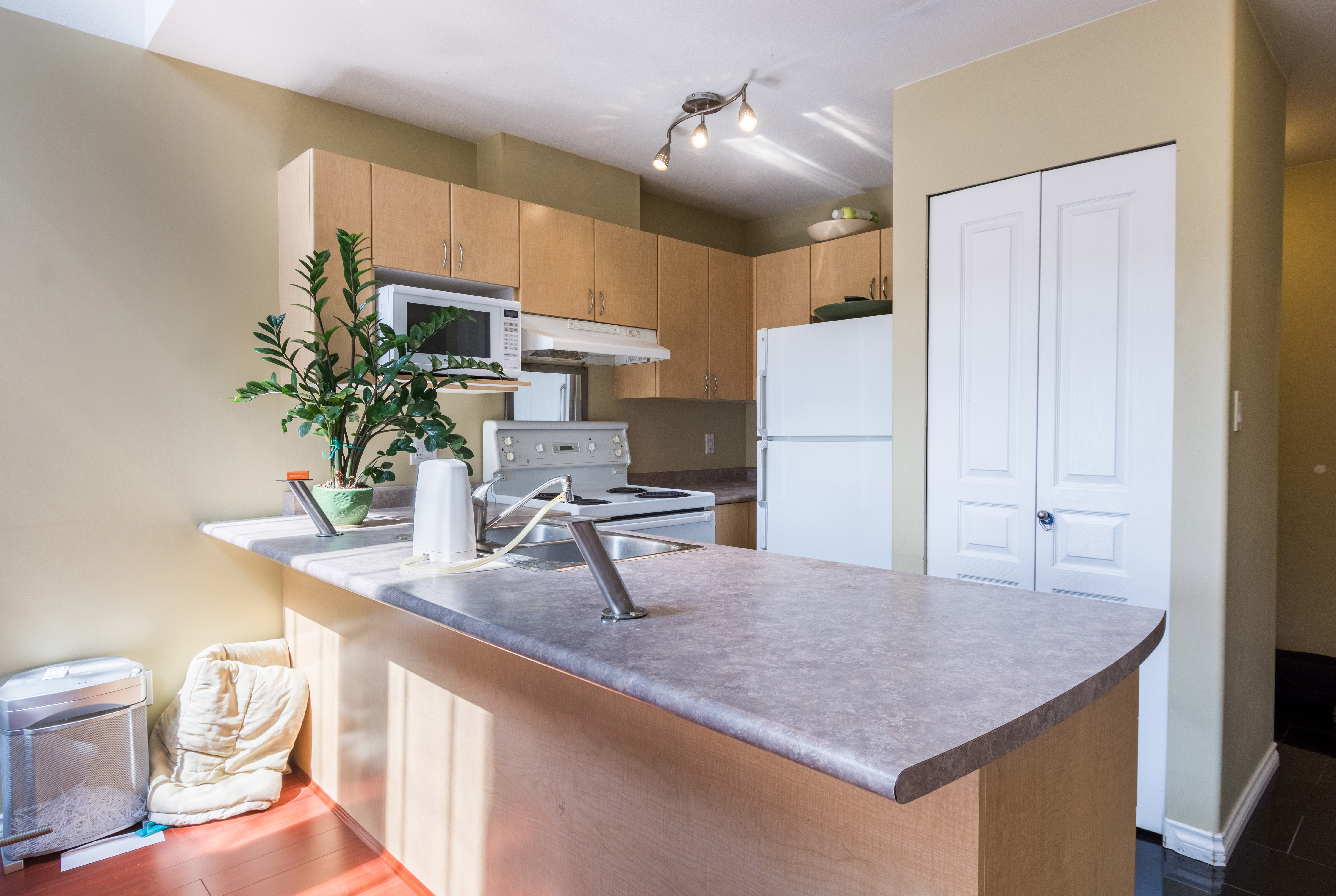 401-3939 Hastings Street, Burnaby BC 5