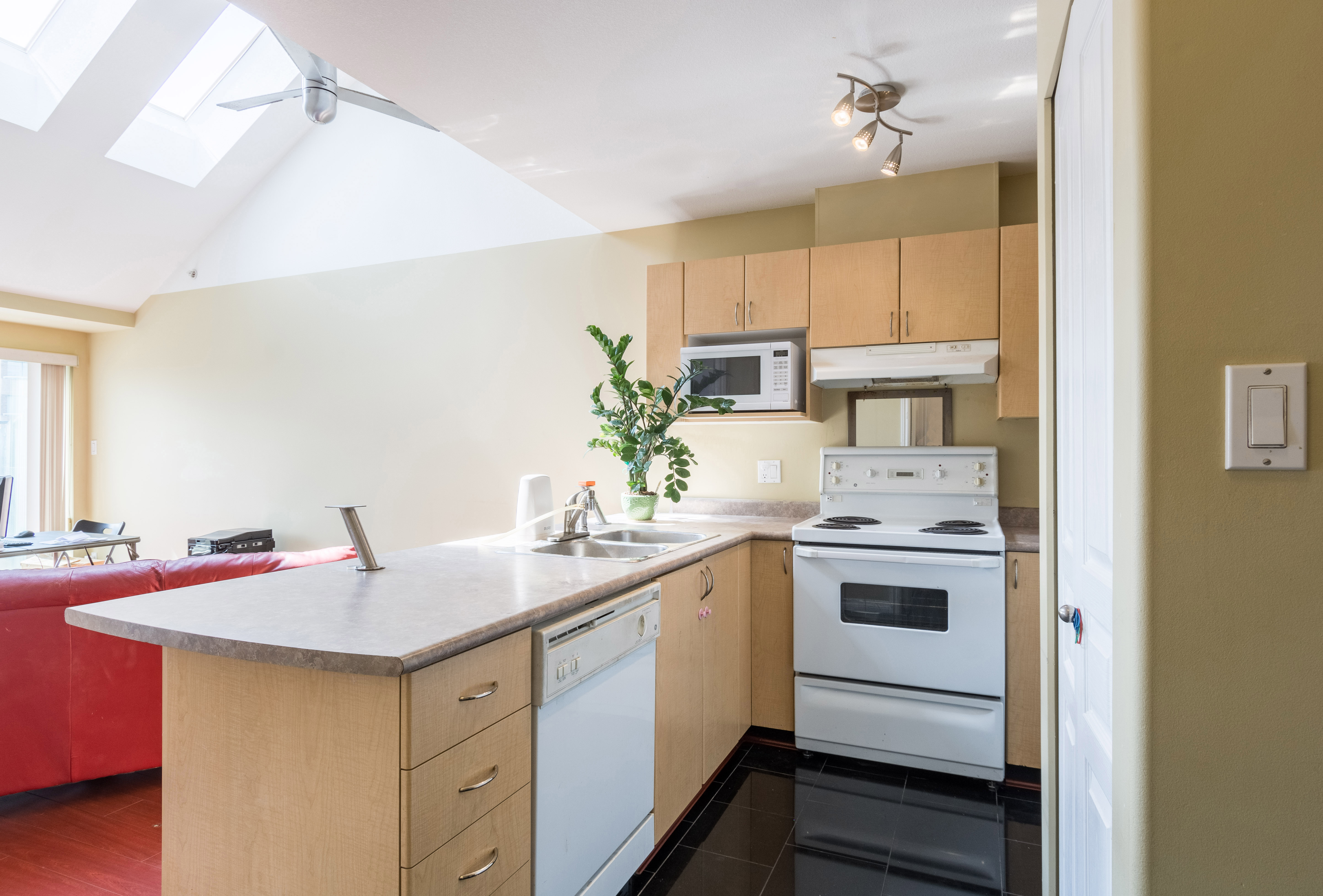 401-3939 Hastings Street, Burnaby BC 7