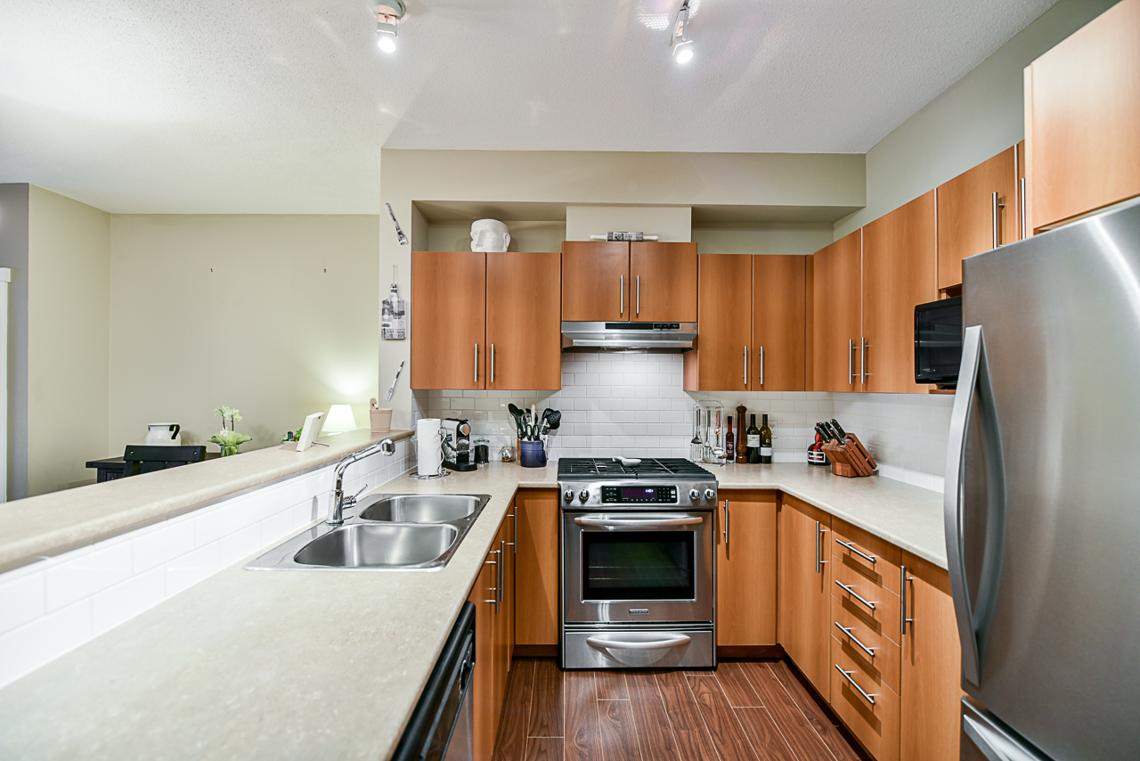 32 9229 University Crescent, Burnaby, V5A 4Z2 10