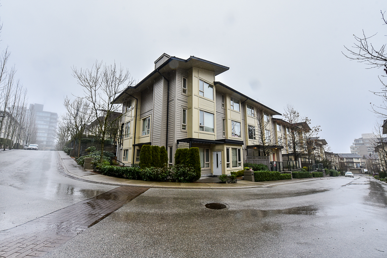 32 9229 University Crescent, Burnaby, V5A 4Z2 3
