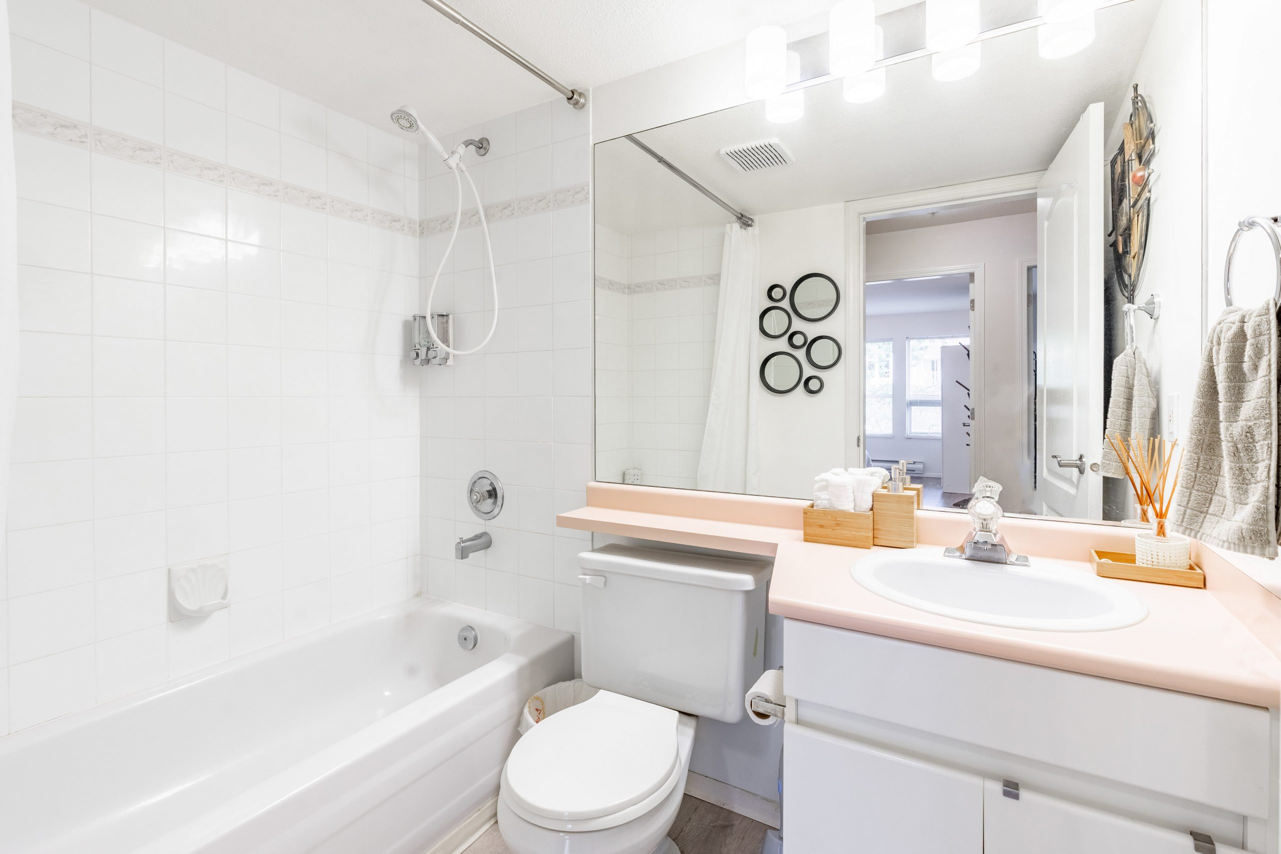302 9650 148 Street, Surrey 18