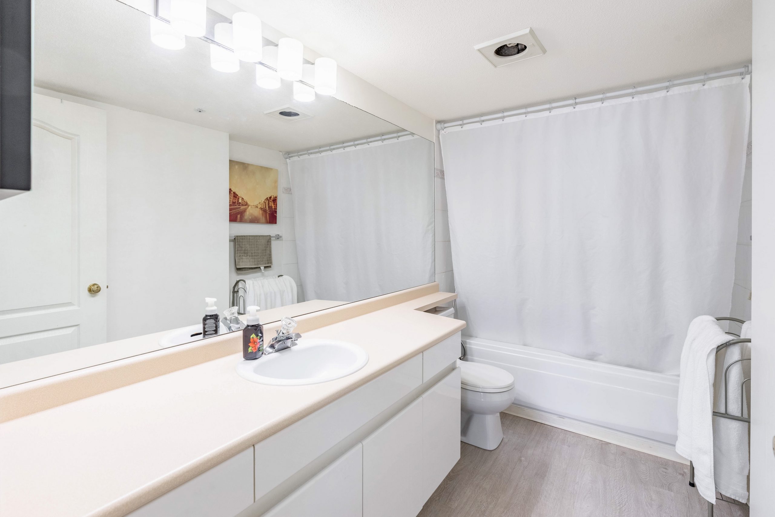 302 9650 148 Street, Surrey 21