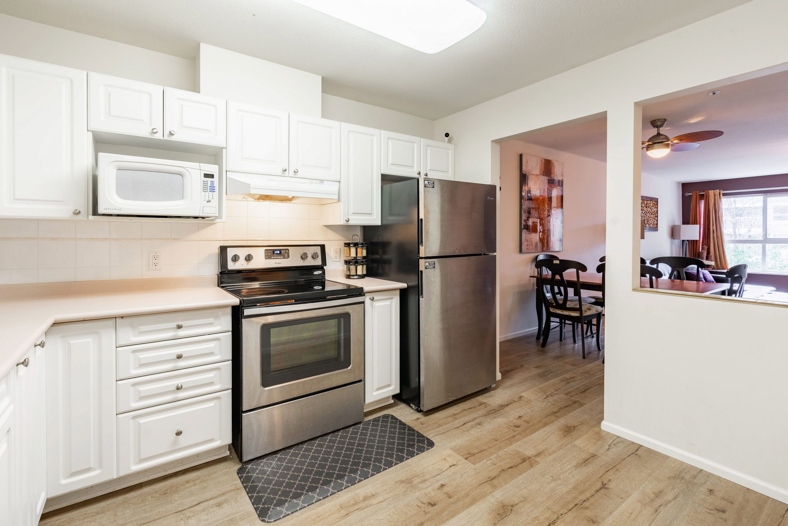 302 9650 148 Street, Surrey 13