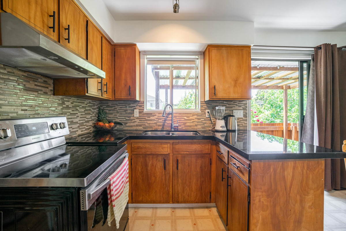 5555 Oben St, Vancouver 6