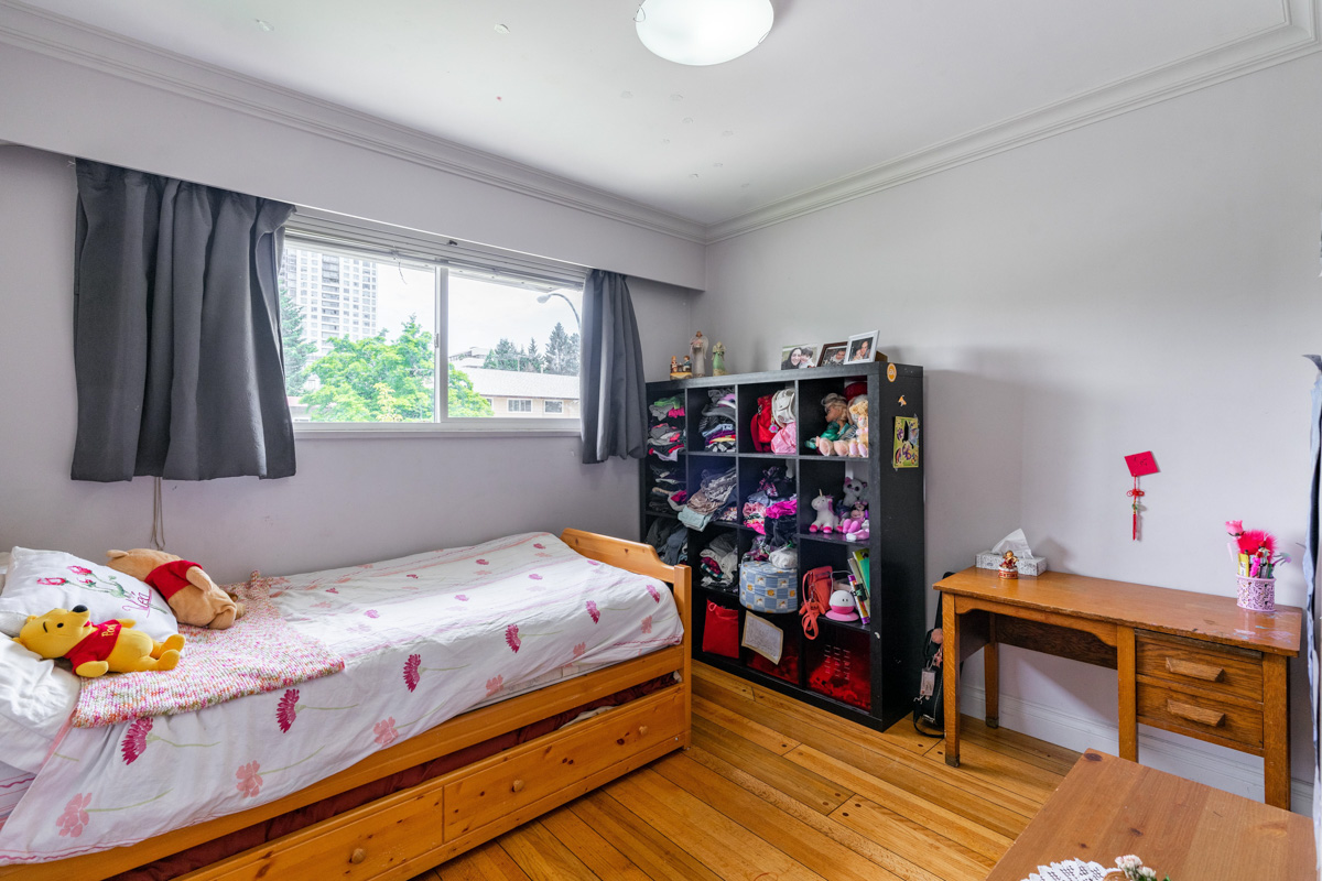 5555 Oben St, Vancouver 10