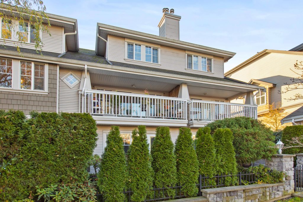25 220 Tenth St, New Westminster