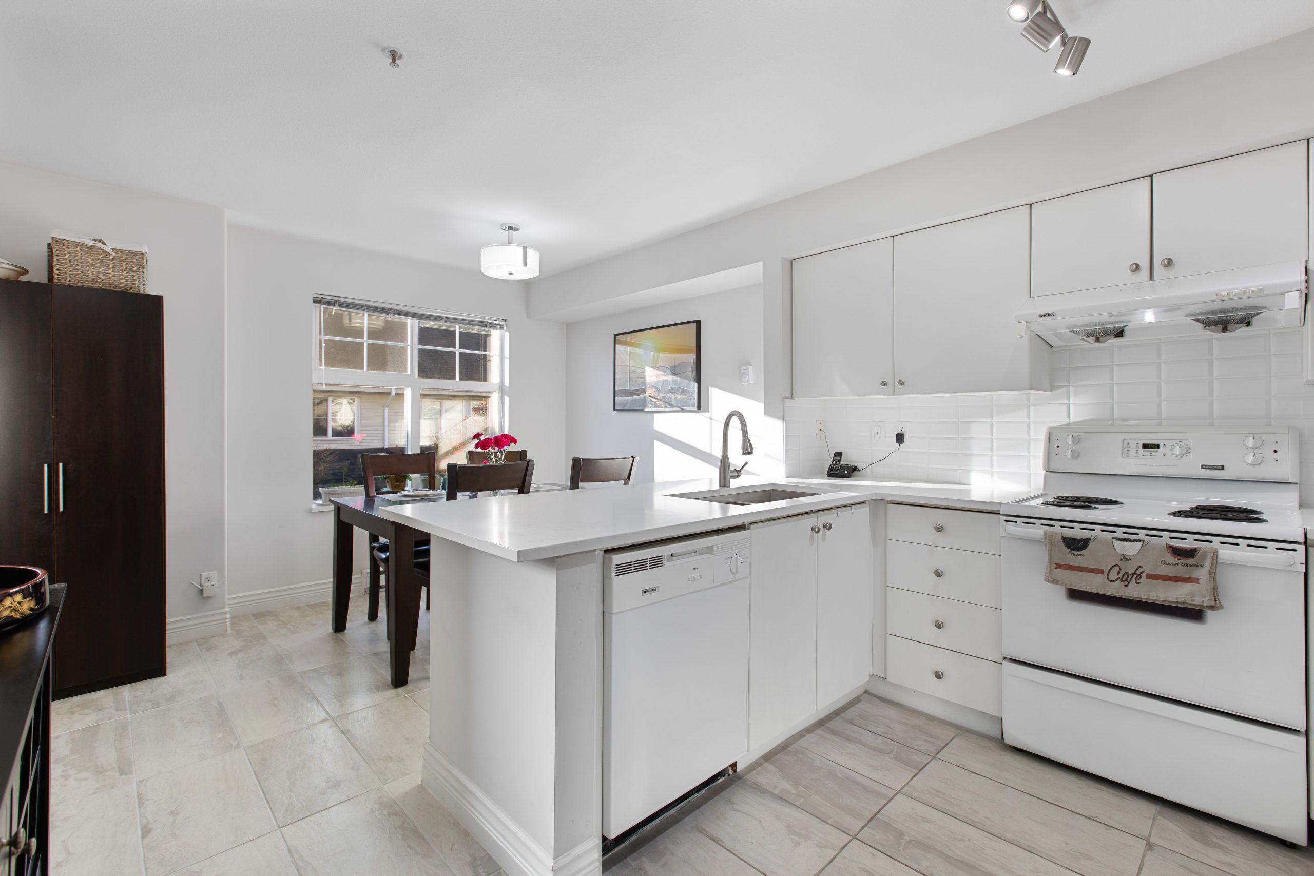 25 220 Tenth St, New Westminster 10