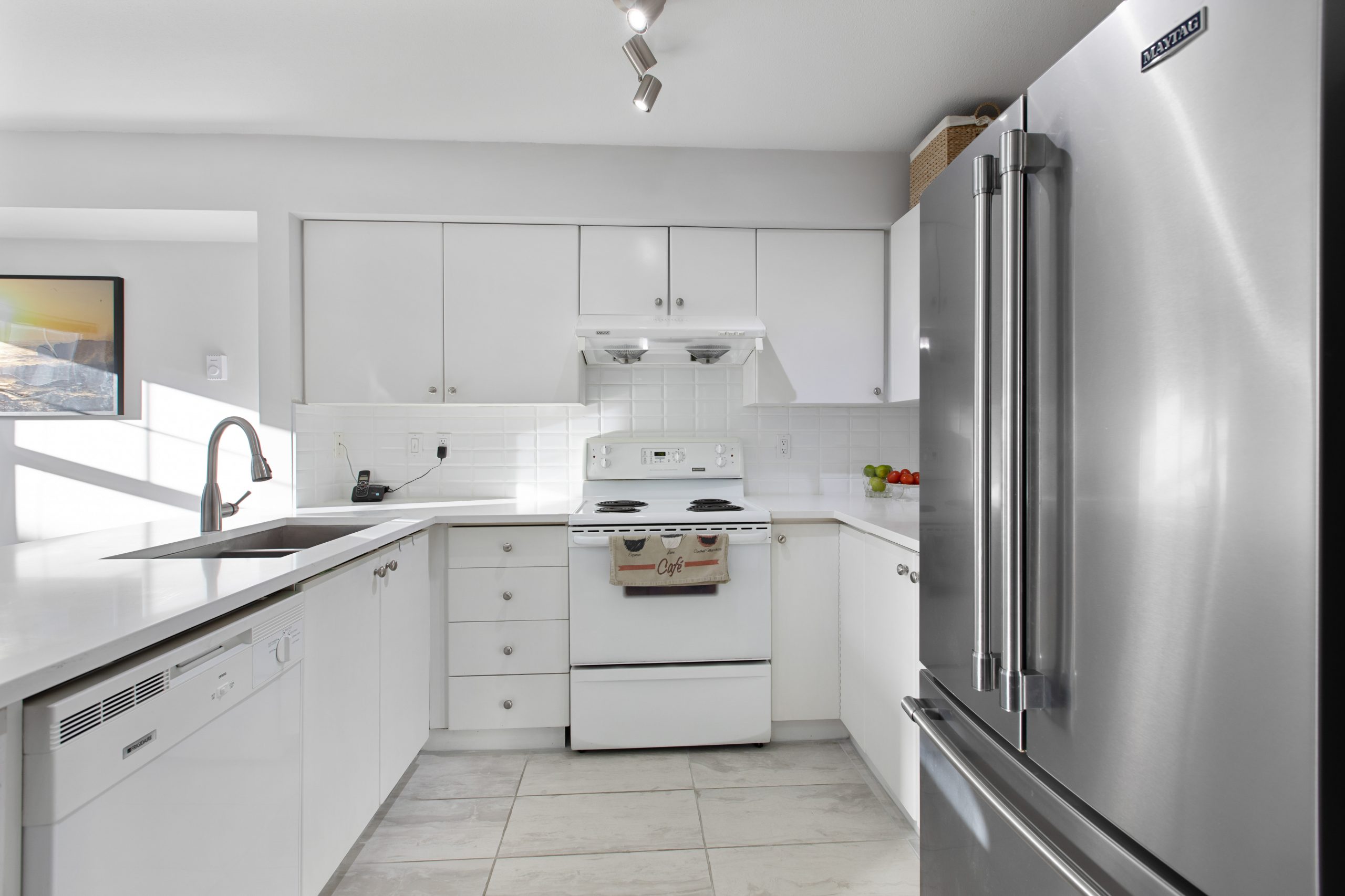 25 220 Tenth St, New Westminster 12