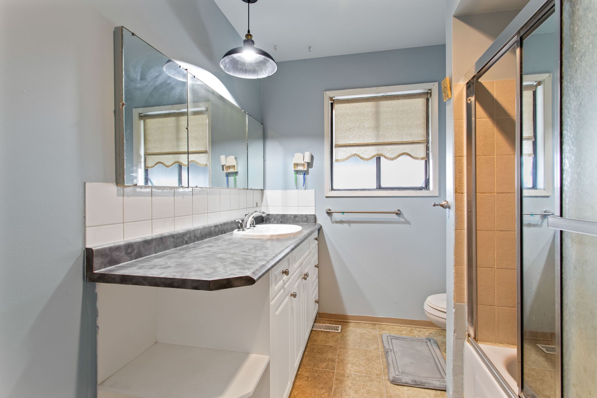 9042 PRINCE CHARLES BLVD, Surrey 4