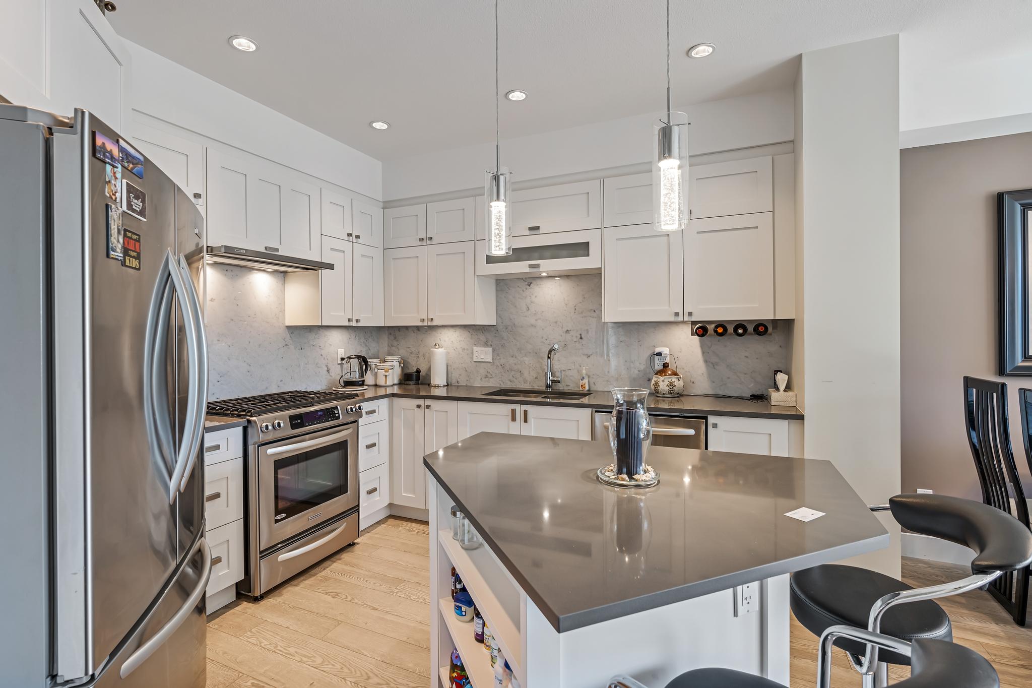 403 14855 Thrift Ave, White Rock 12