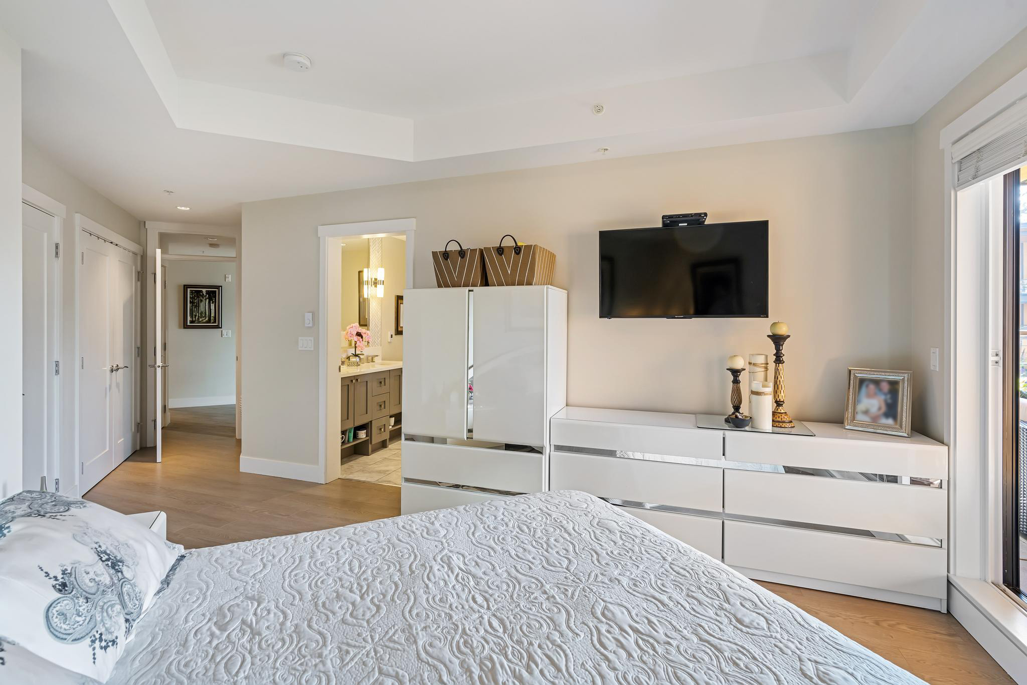 403 14855 Thrift Ave, White Rock 16