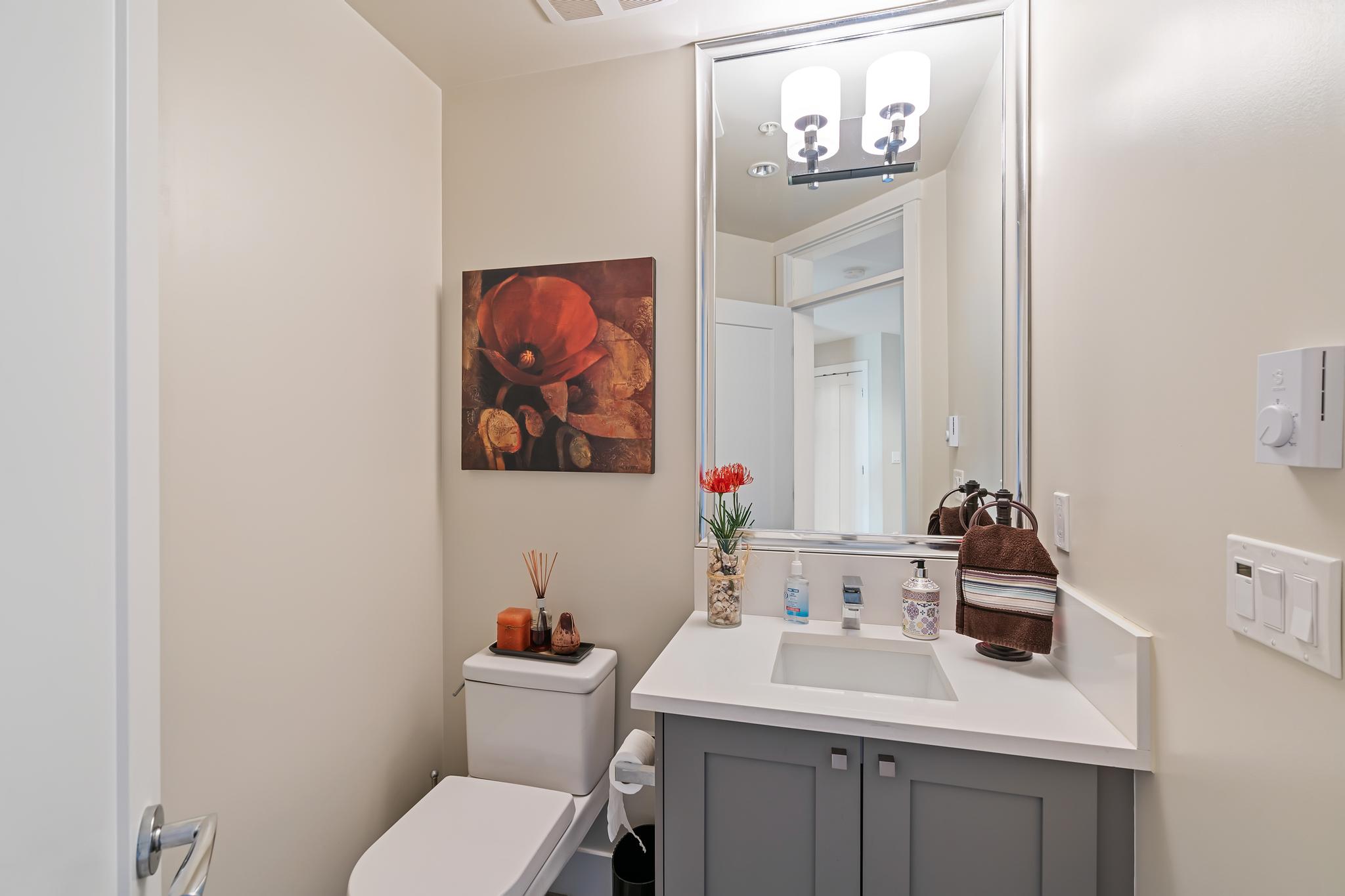 403 14855 Thrift Ave, White Rock 19