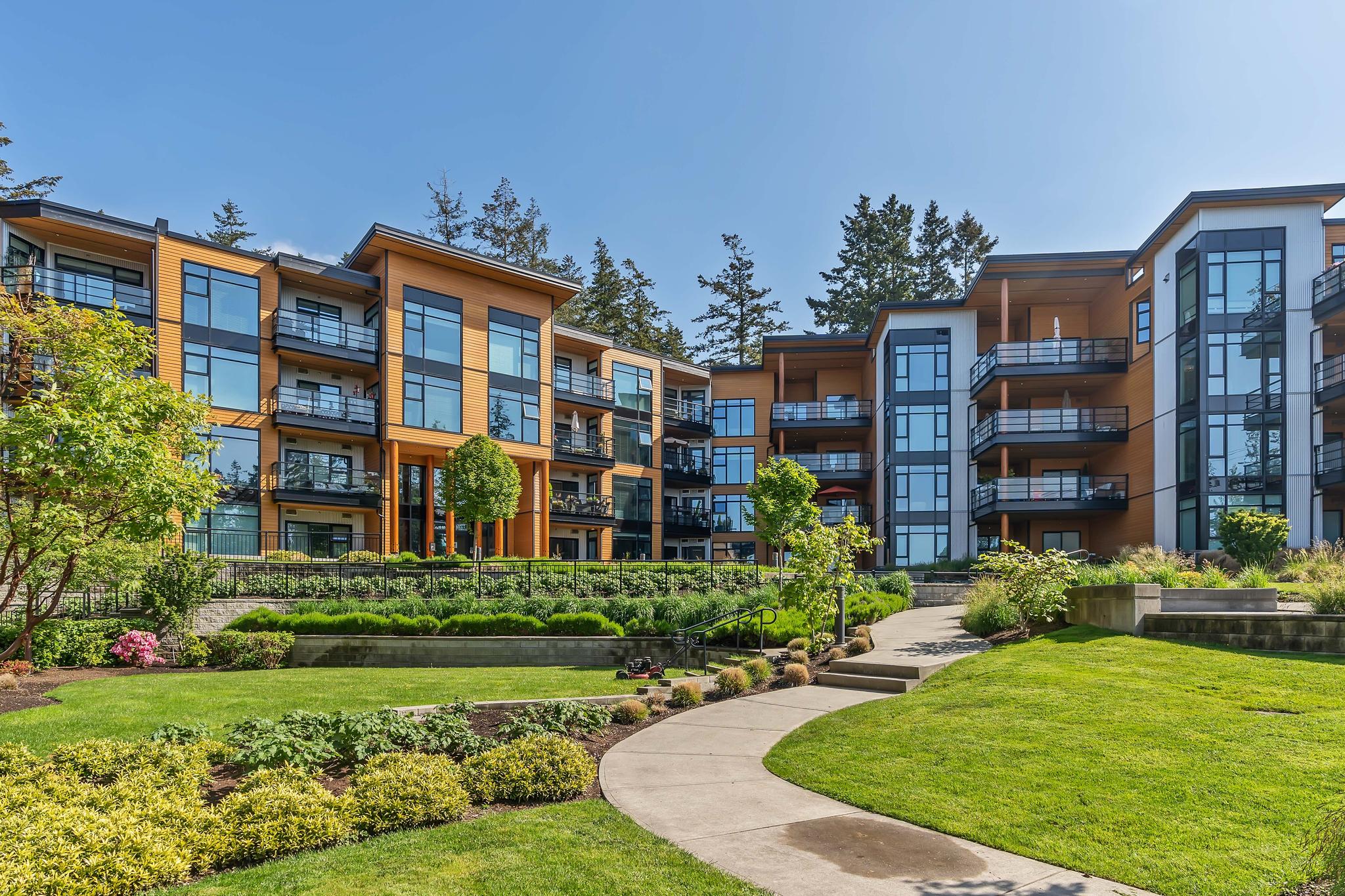403 14855 Thrift Ave, White Rock