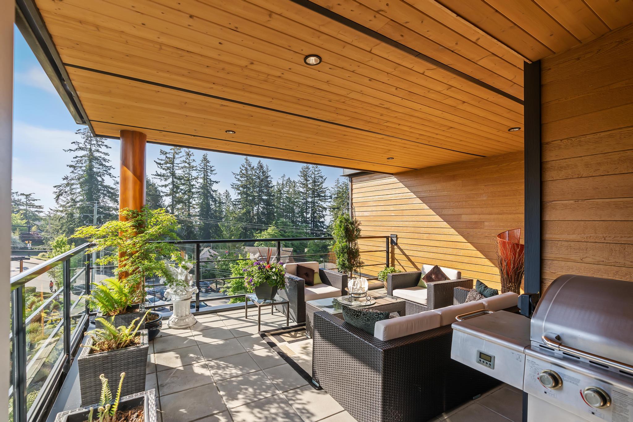 403 14855 Thrift Ave, White Rock 3