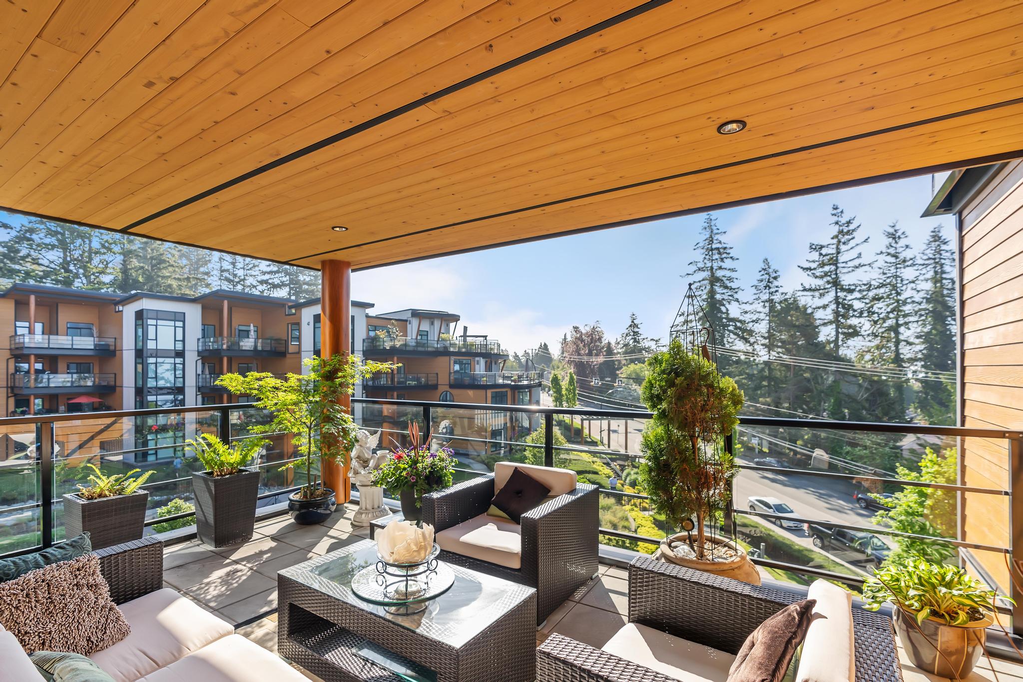 403 14855 Thrift Ave, White Rock 4