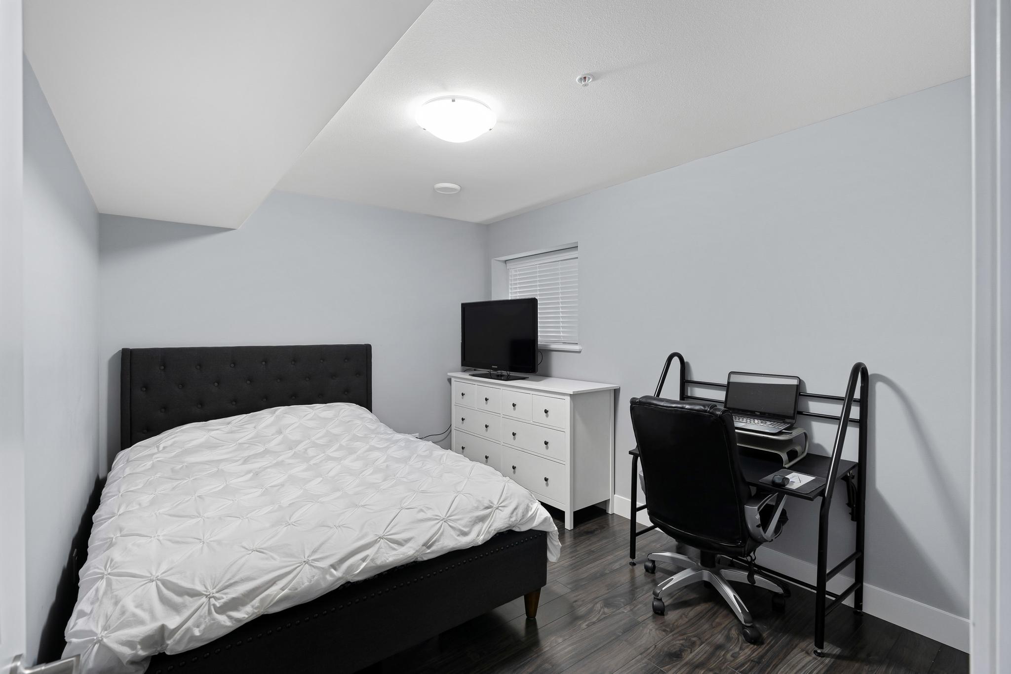 10468 McEachern St, Maple Ridge 25