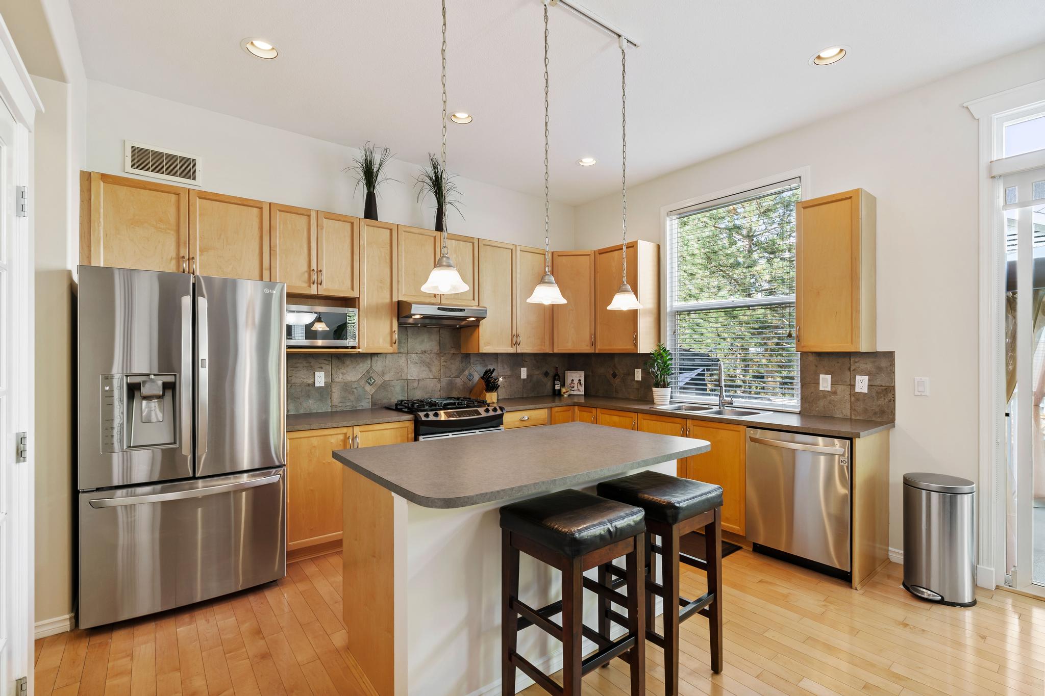 7089 200A ST, Langley 12