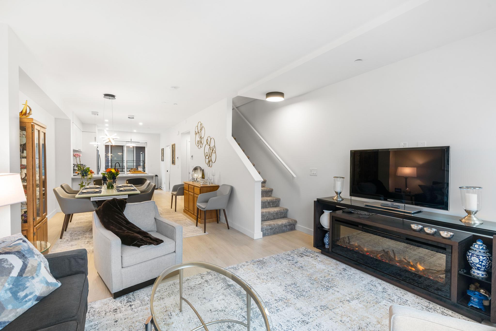 202 3105 St. George Street, Port Moody 27