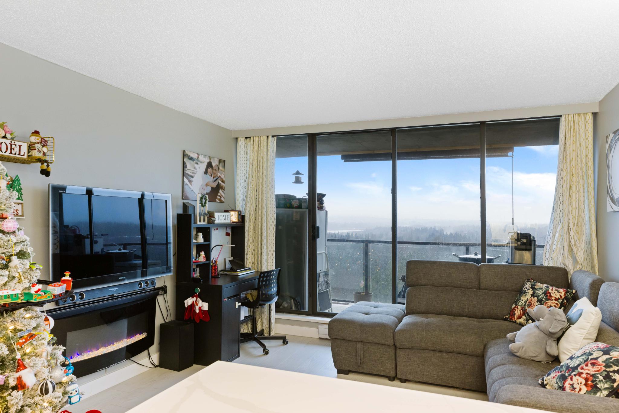 1502 3980 CARRIGAN COURT, NORTH BURNABY 10