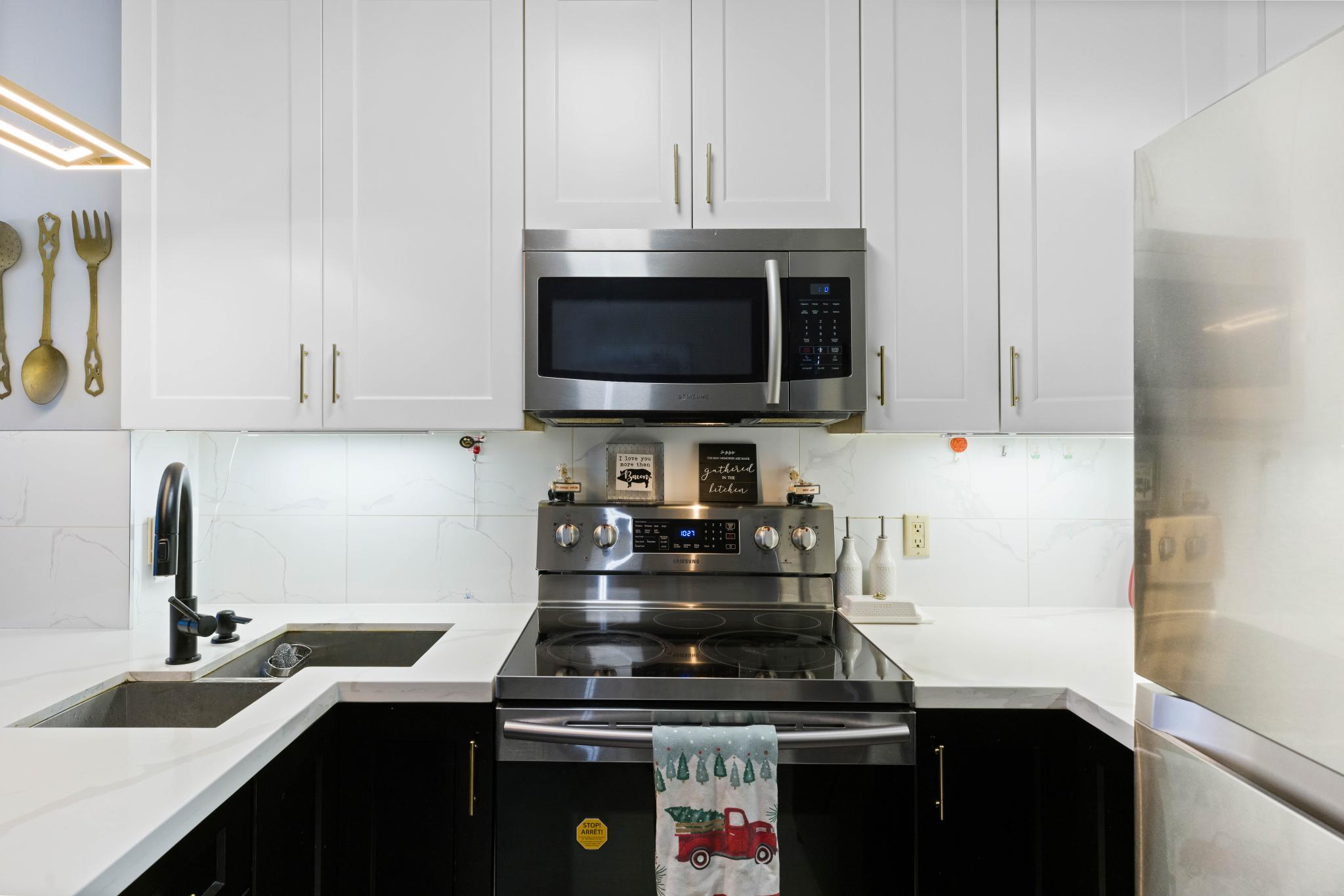 1502 3980 CARRIGAN COURT, NORTH BURNABY 9