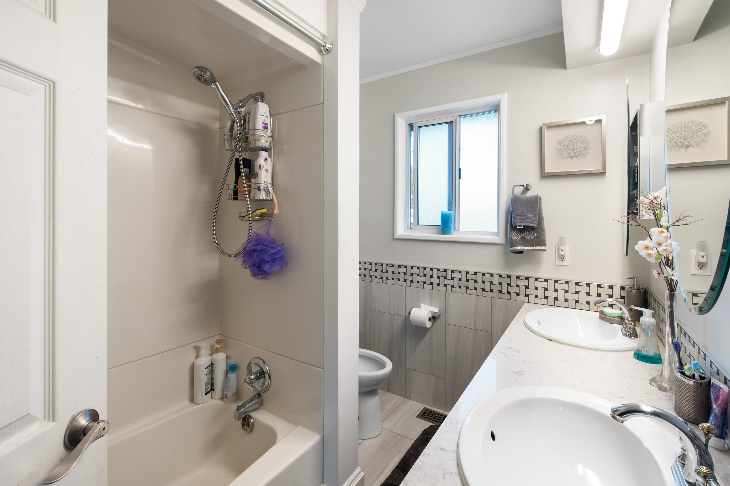 1661 Foster Avenue, Coquitlam 19