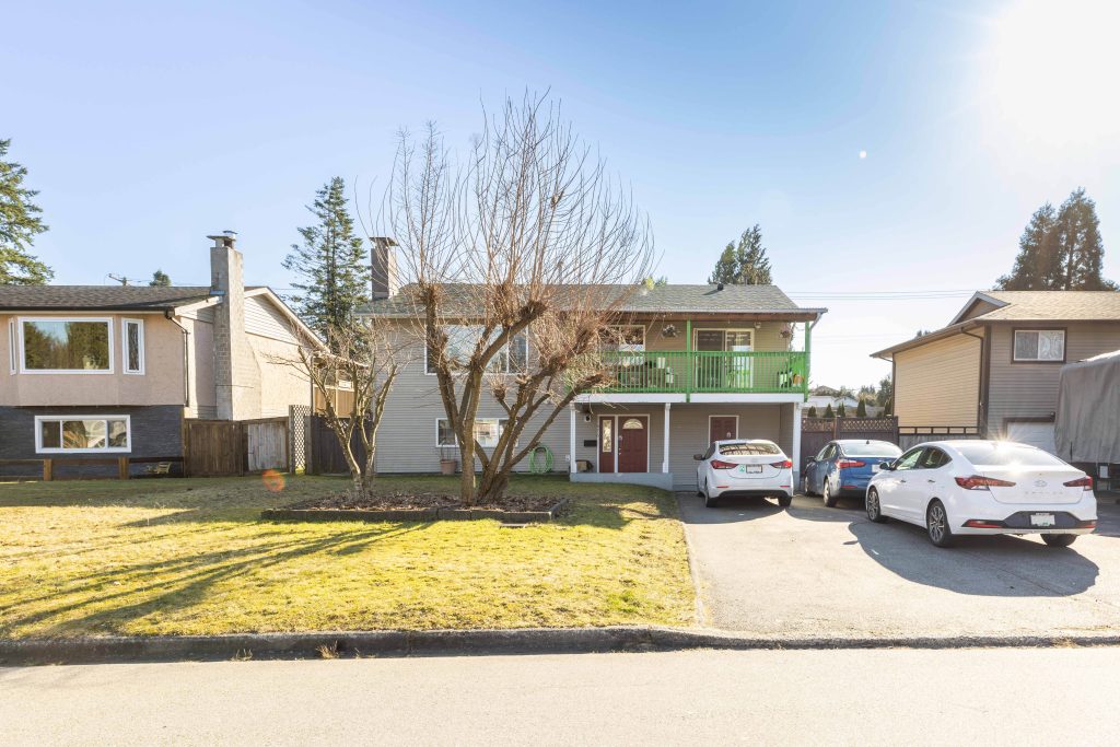 21876 Laurie Avenue, Maple Ridge