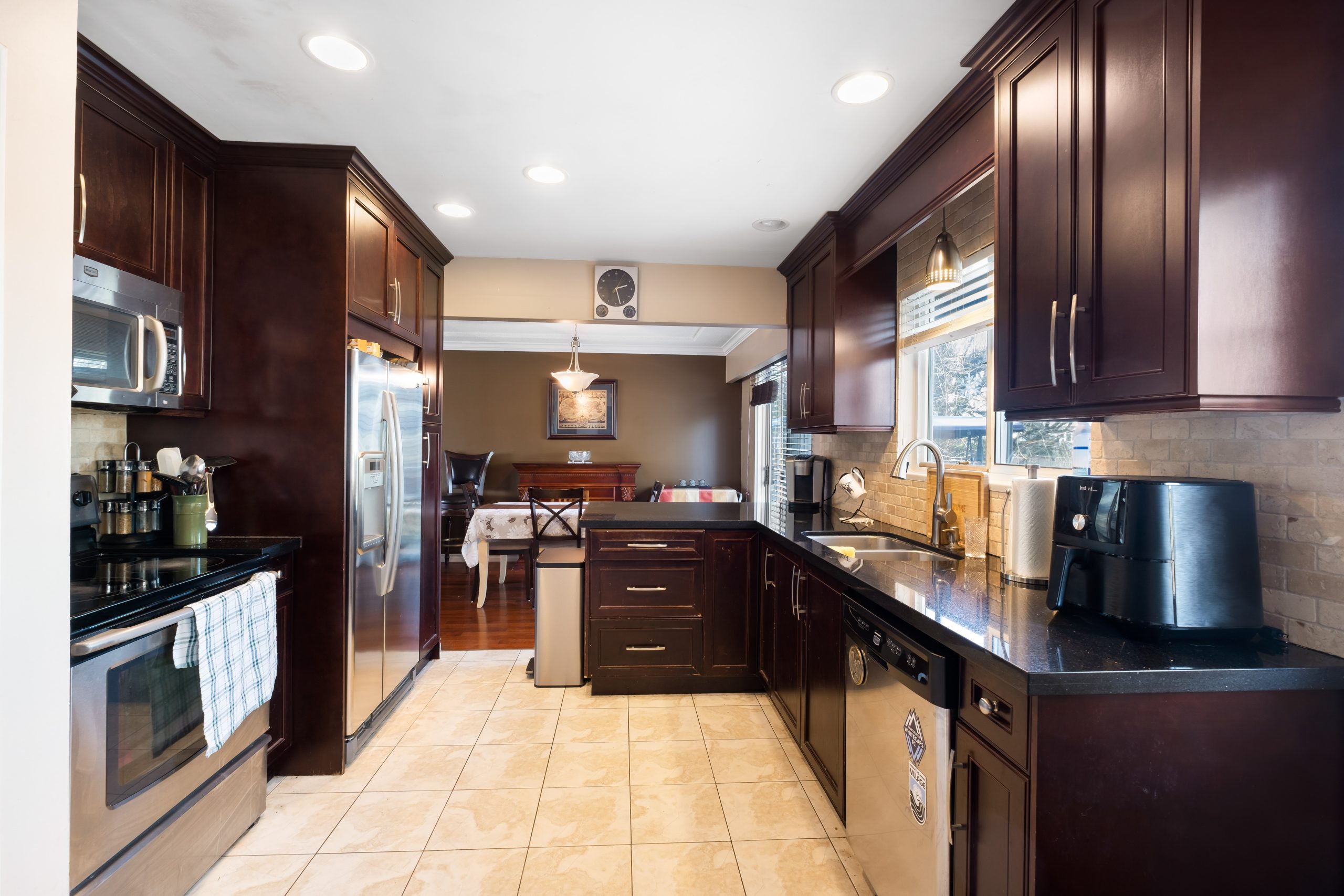 1661 Foster Avenue, Coquitlam 8