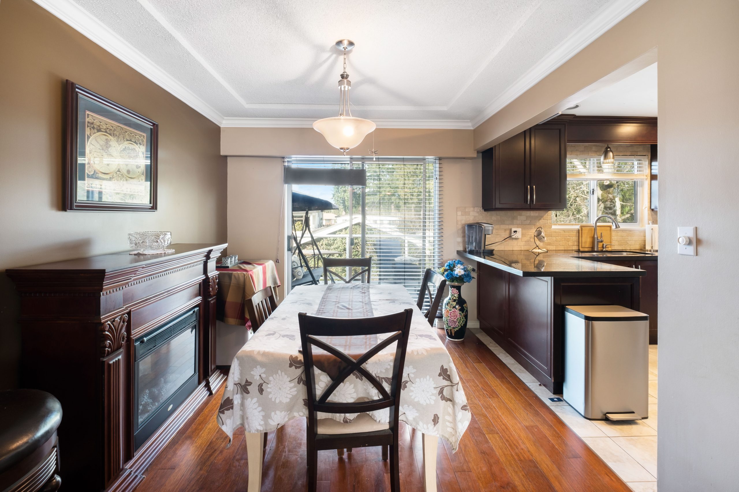 1661 Foster Avenue, Coquitlam 11