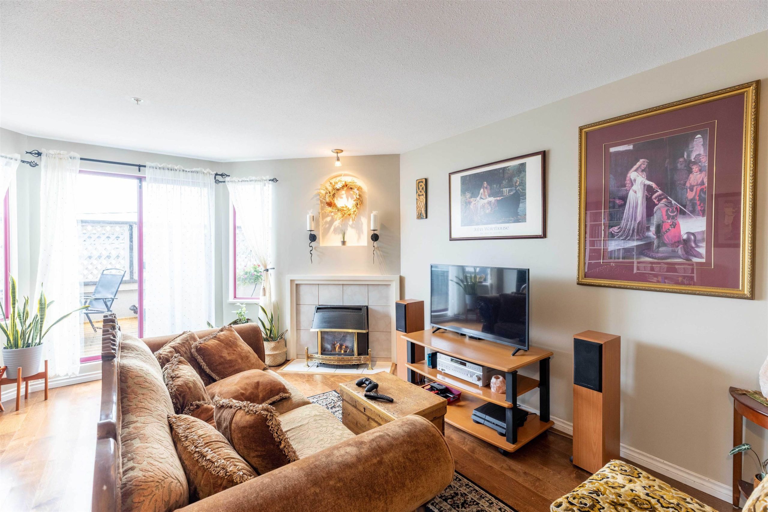 210 22356 MCINTOSH AVENUE 10