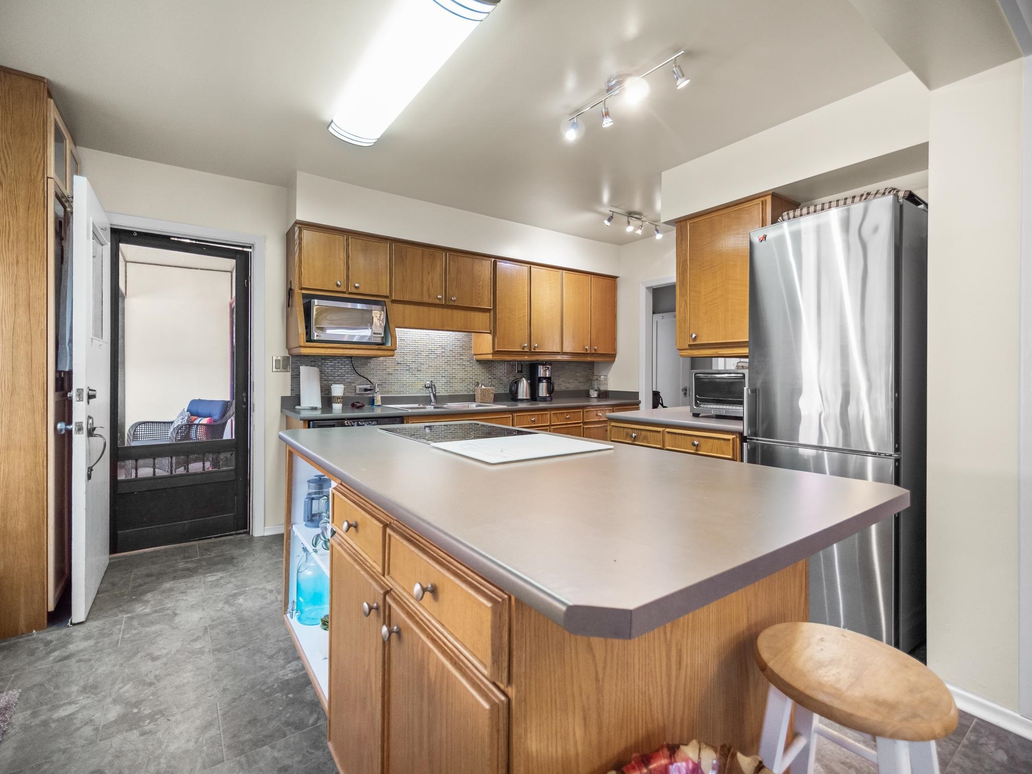 609 E COLUMBIA STREET 10