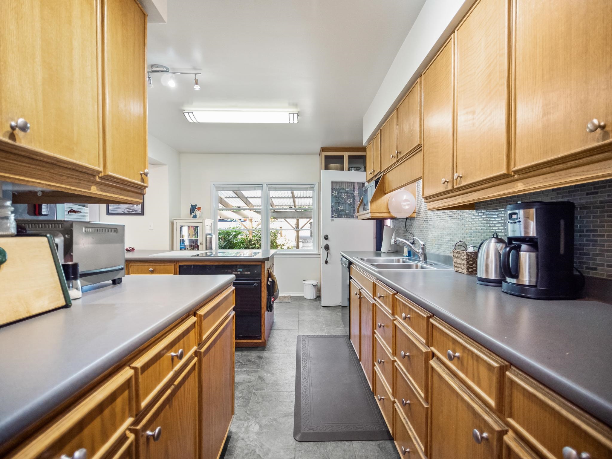 609 E COLUMBIA STREET 11