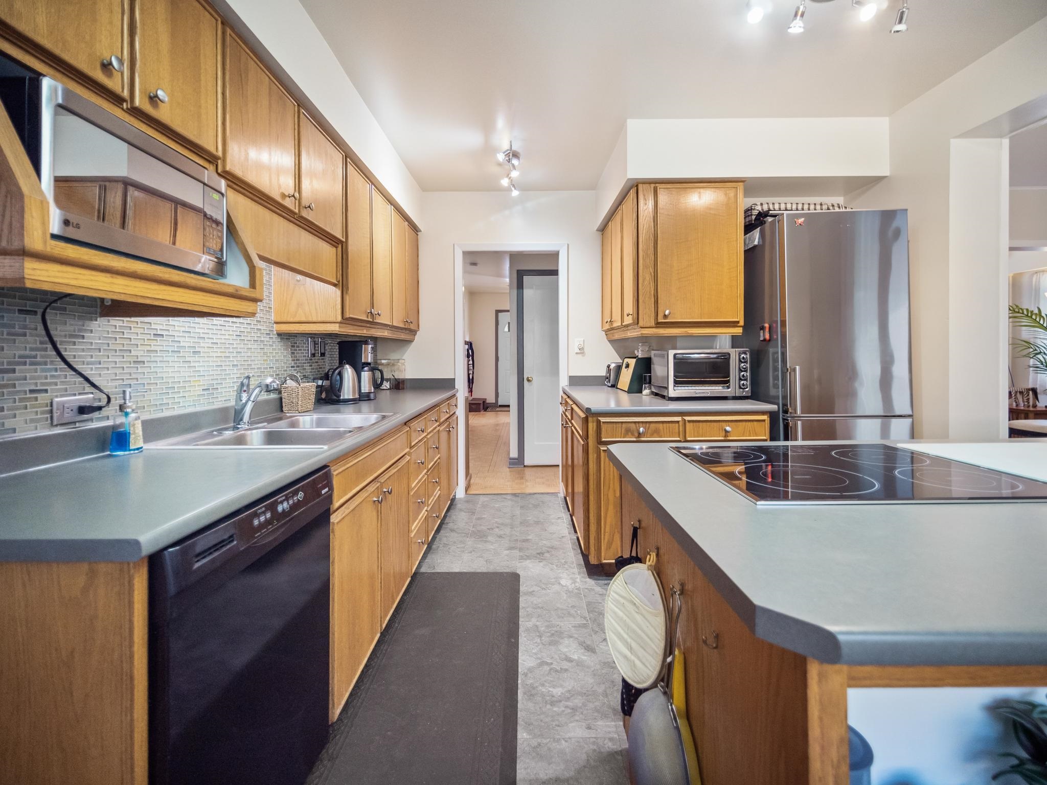 609 E COLUMBIA STREET 12