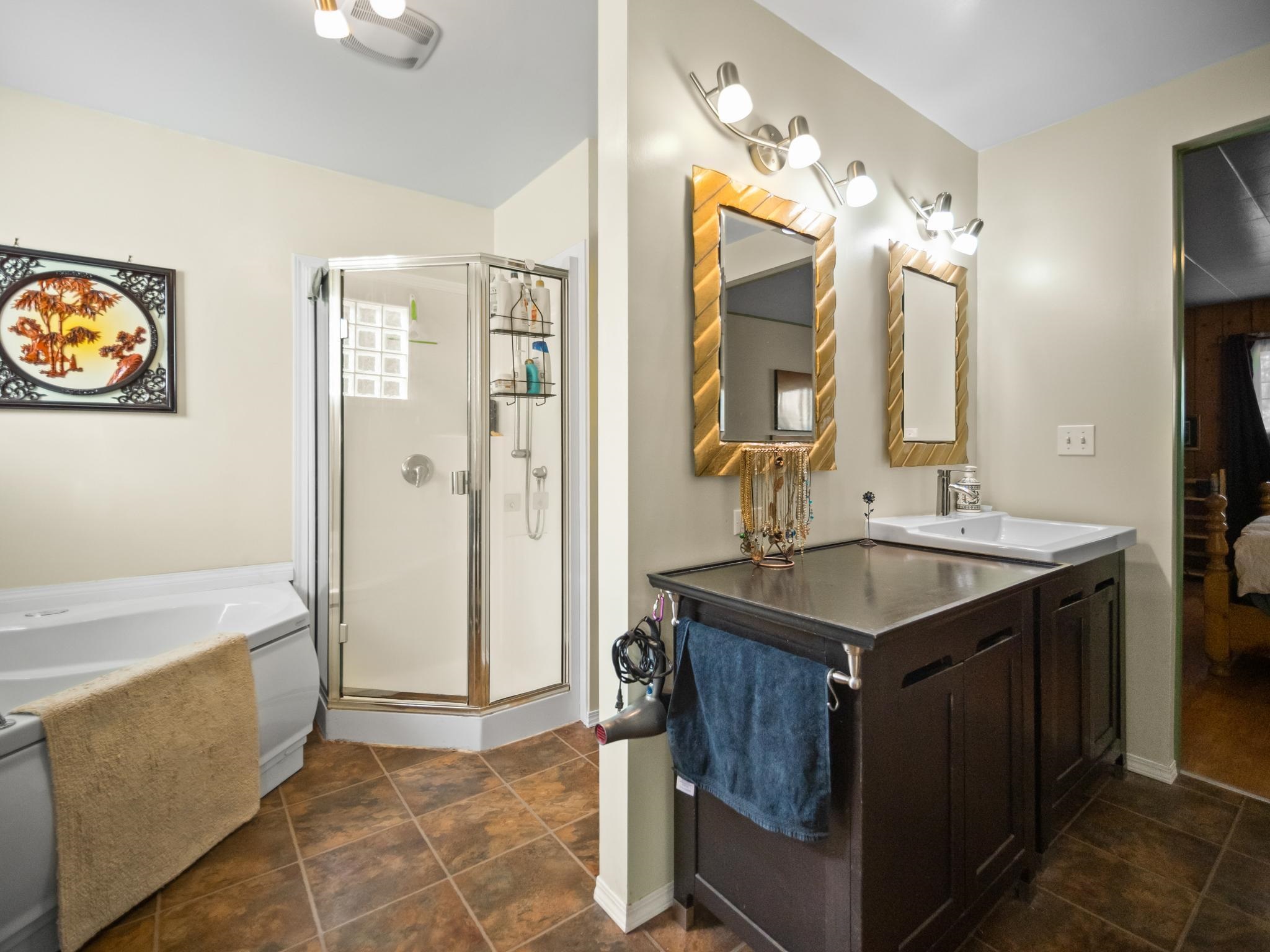 609 E COLUMBIA STREET 17