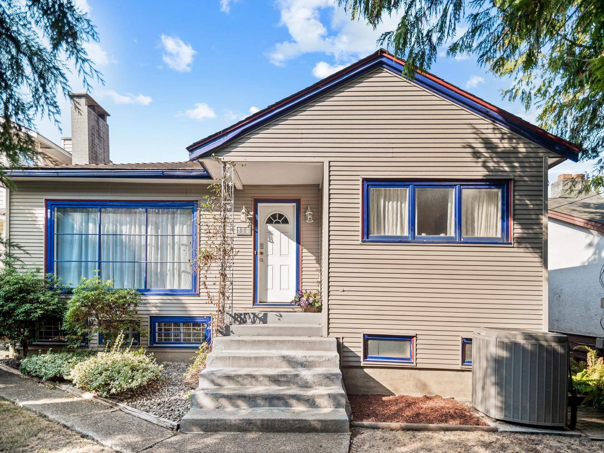 609 E COLUMBIA STREET 3