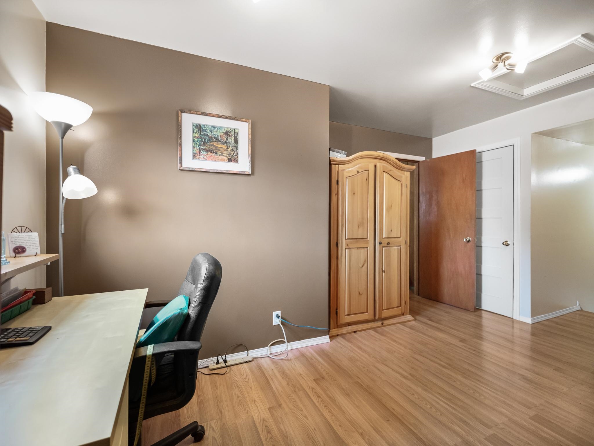 609 E COLUMBIA STREET 25