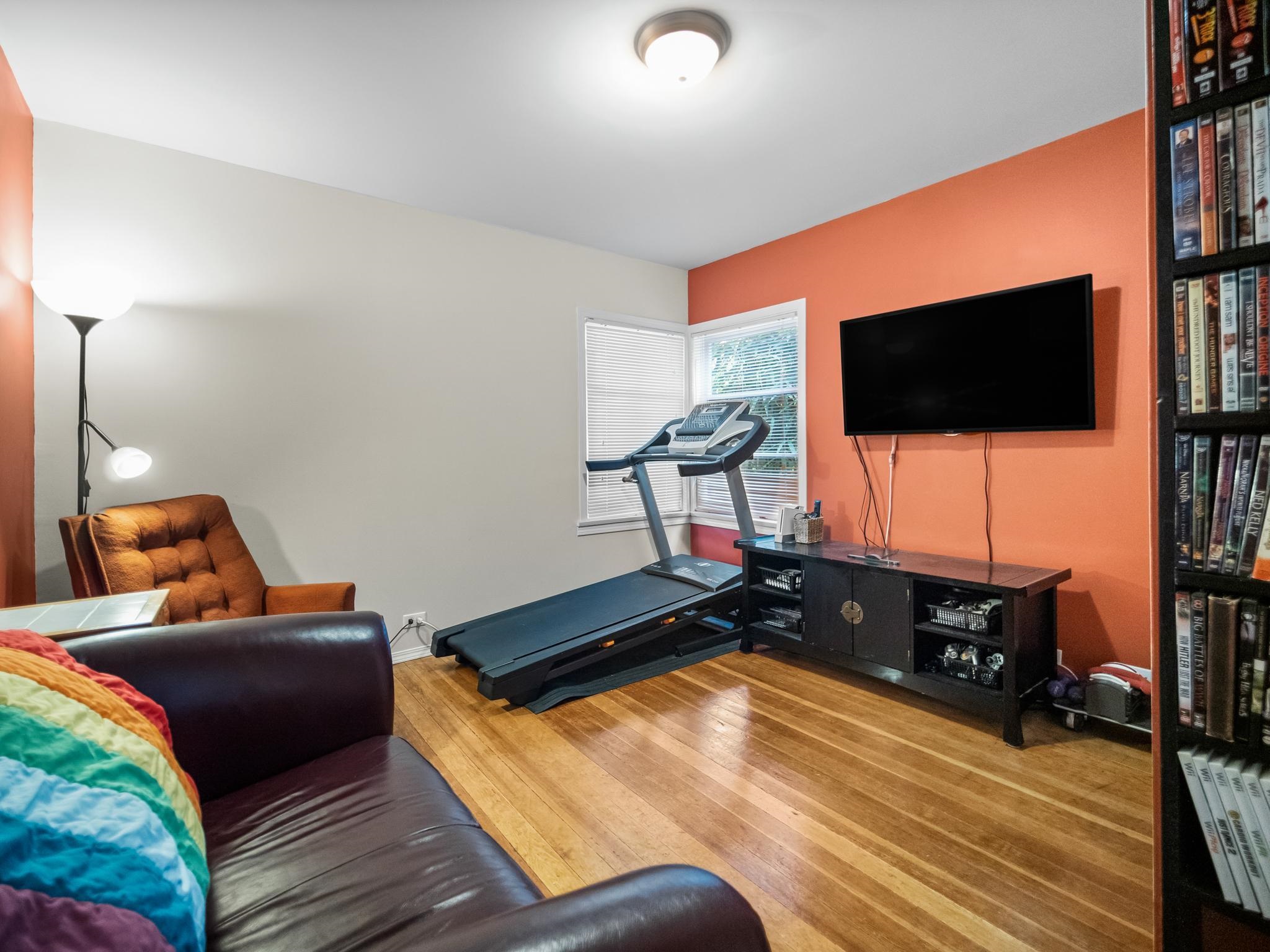 609 E COLUMBIA STREET 29