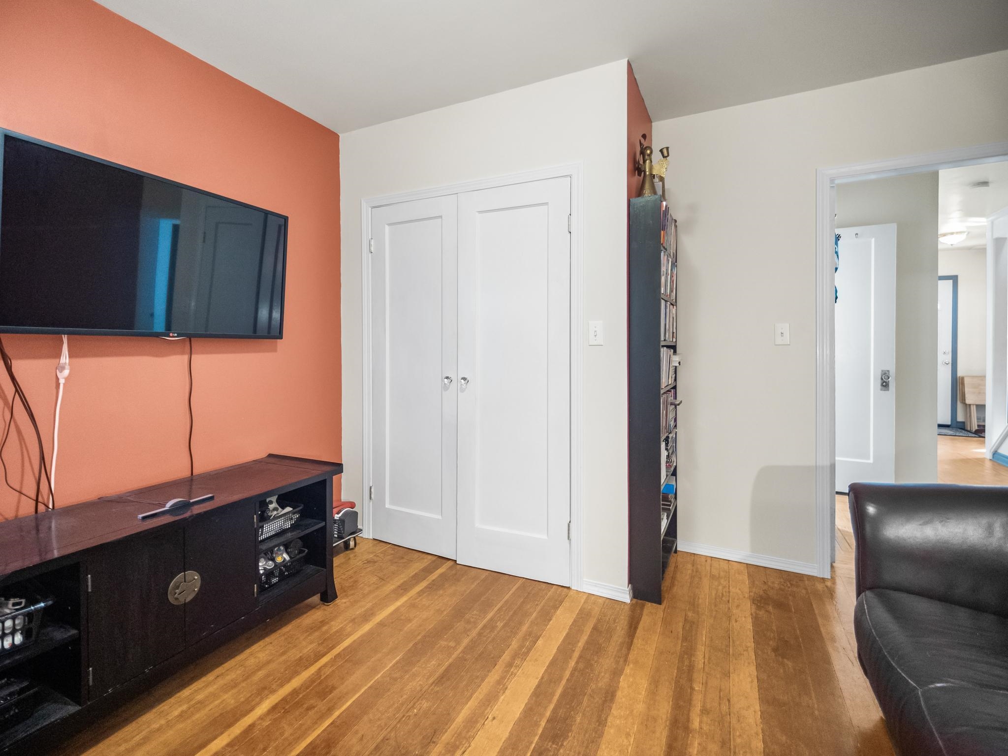 609 E COLUMBIA STREET 30