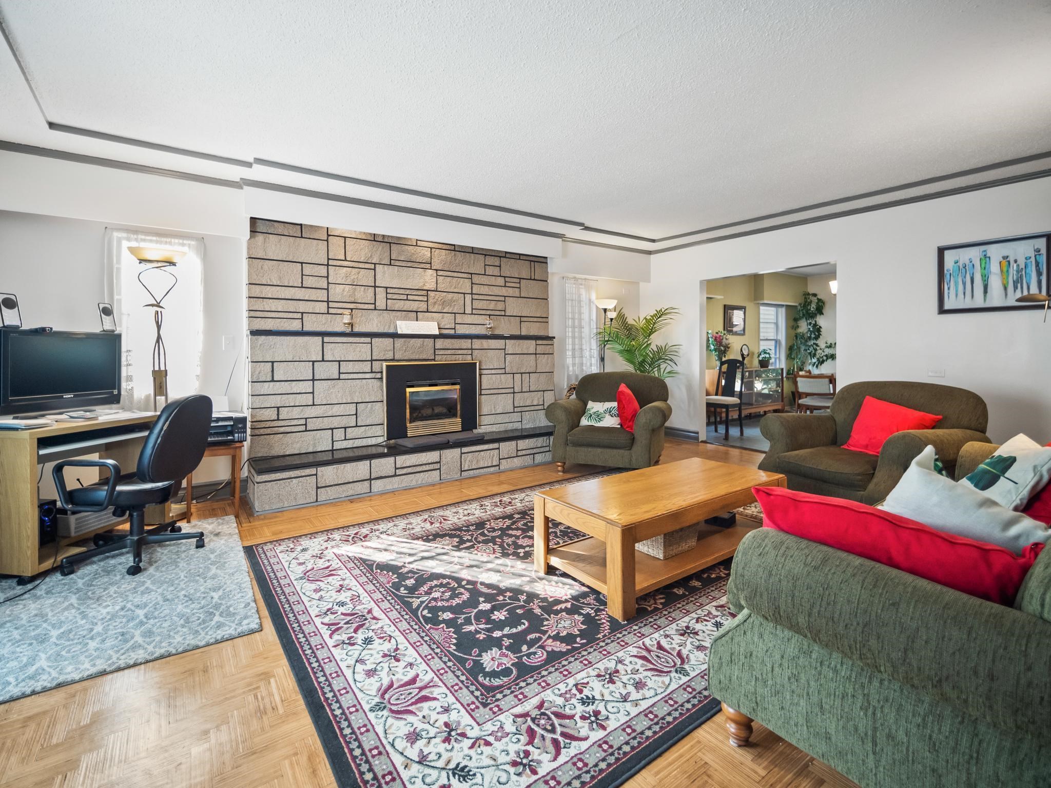 609 E COLUMBIA STREET 5