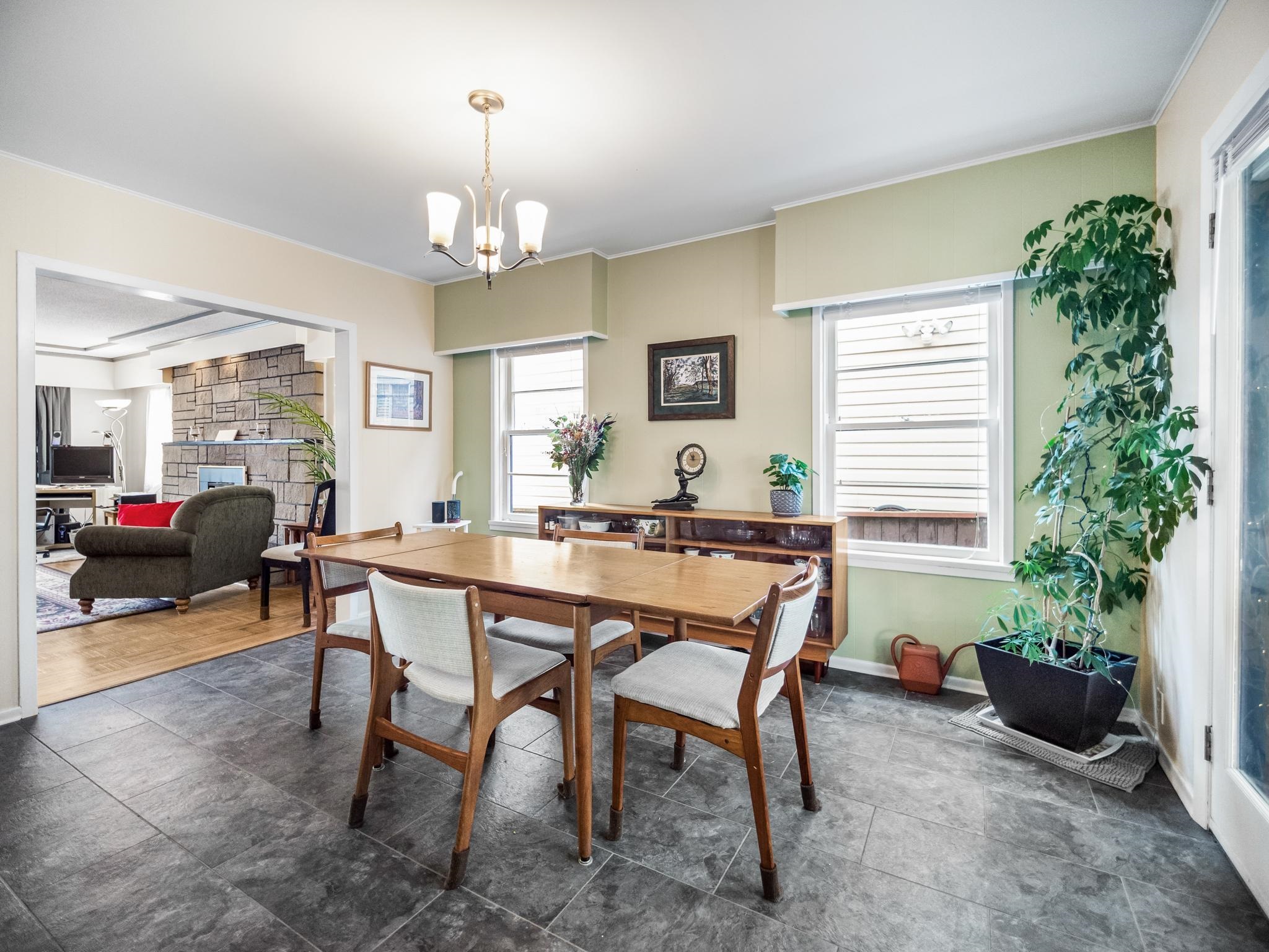 609 E COLUMBIA STREET 6