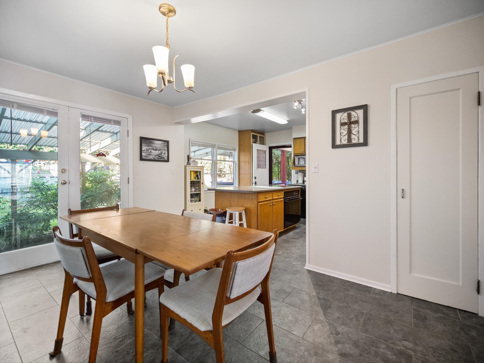 609 E COLUMBIA STREET 8