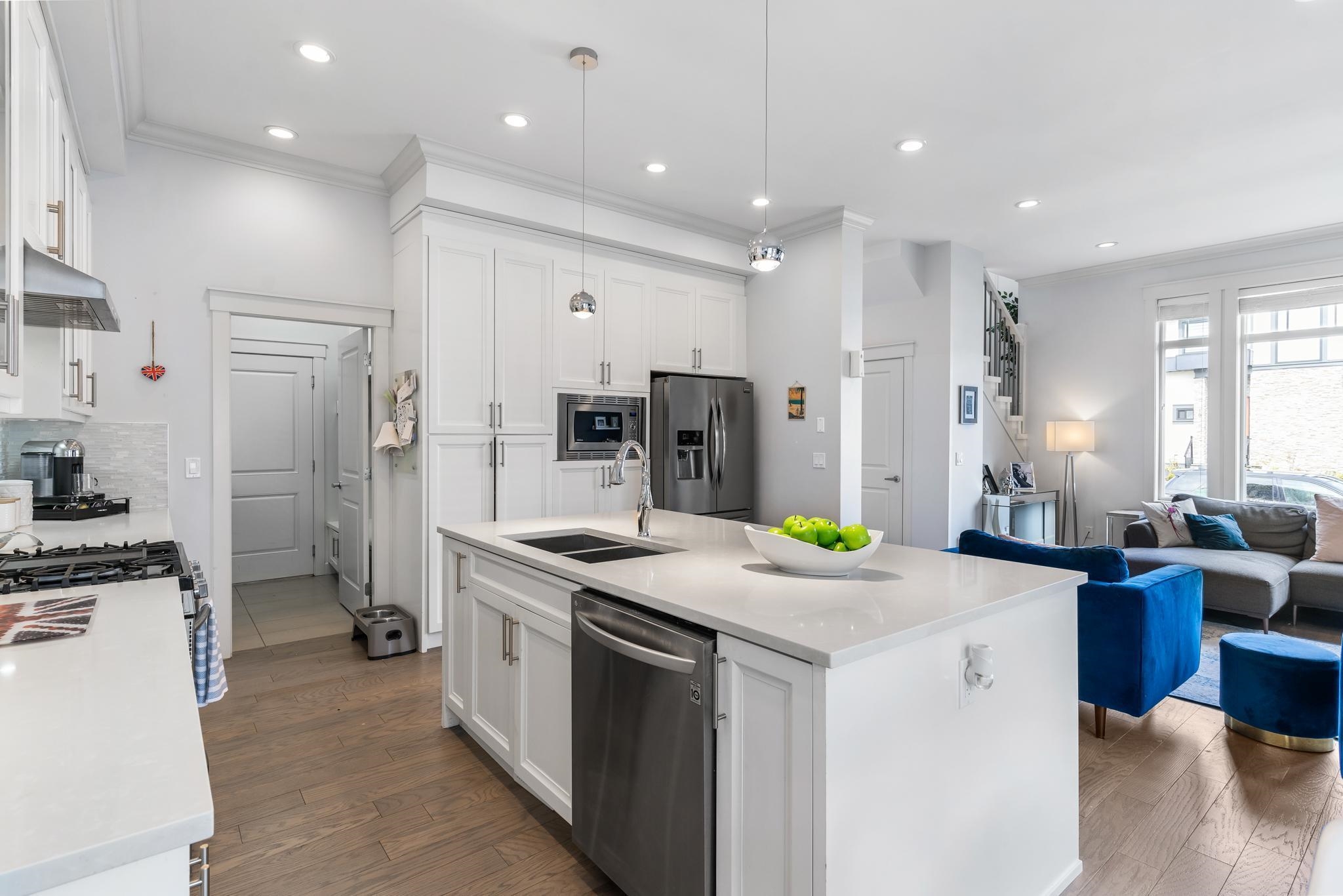 19670 70A AVENUE 10