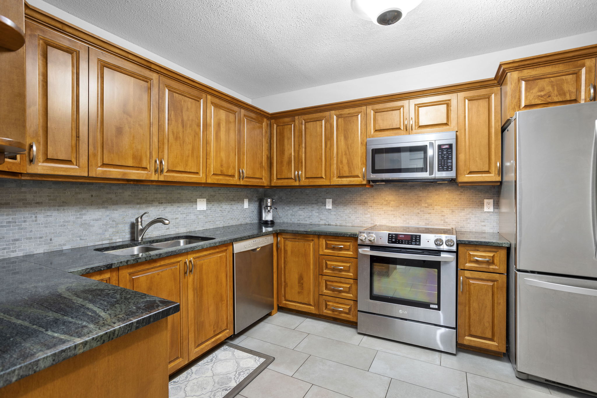 407 6737 STATION HILL COURT 11