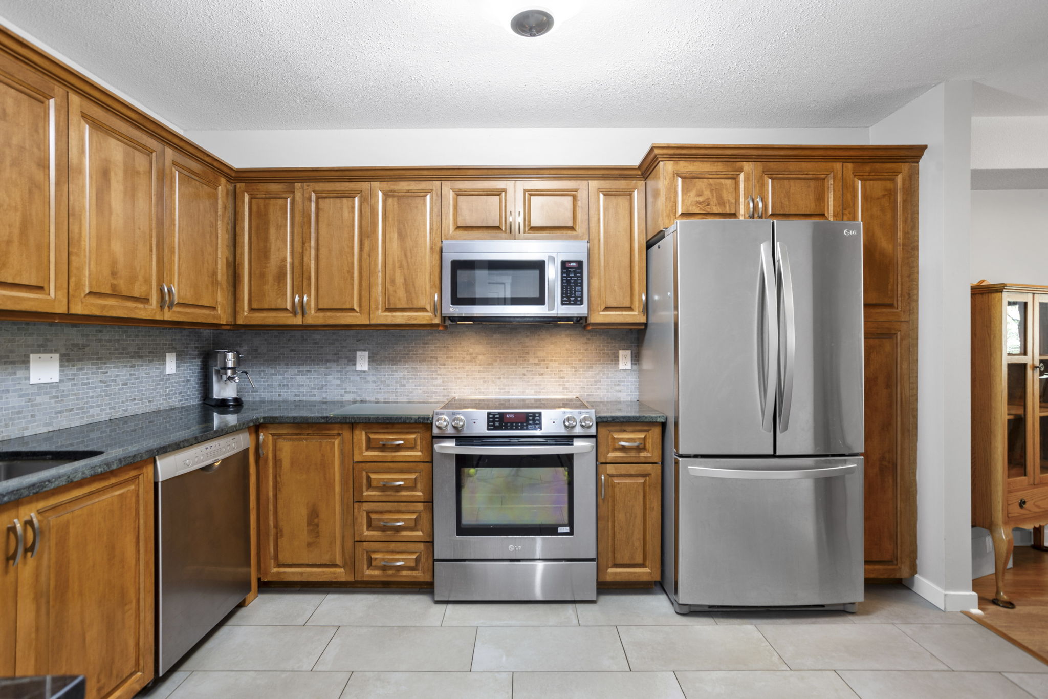 407 6737 STATION HILL COURT 12