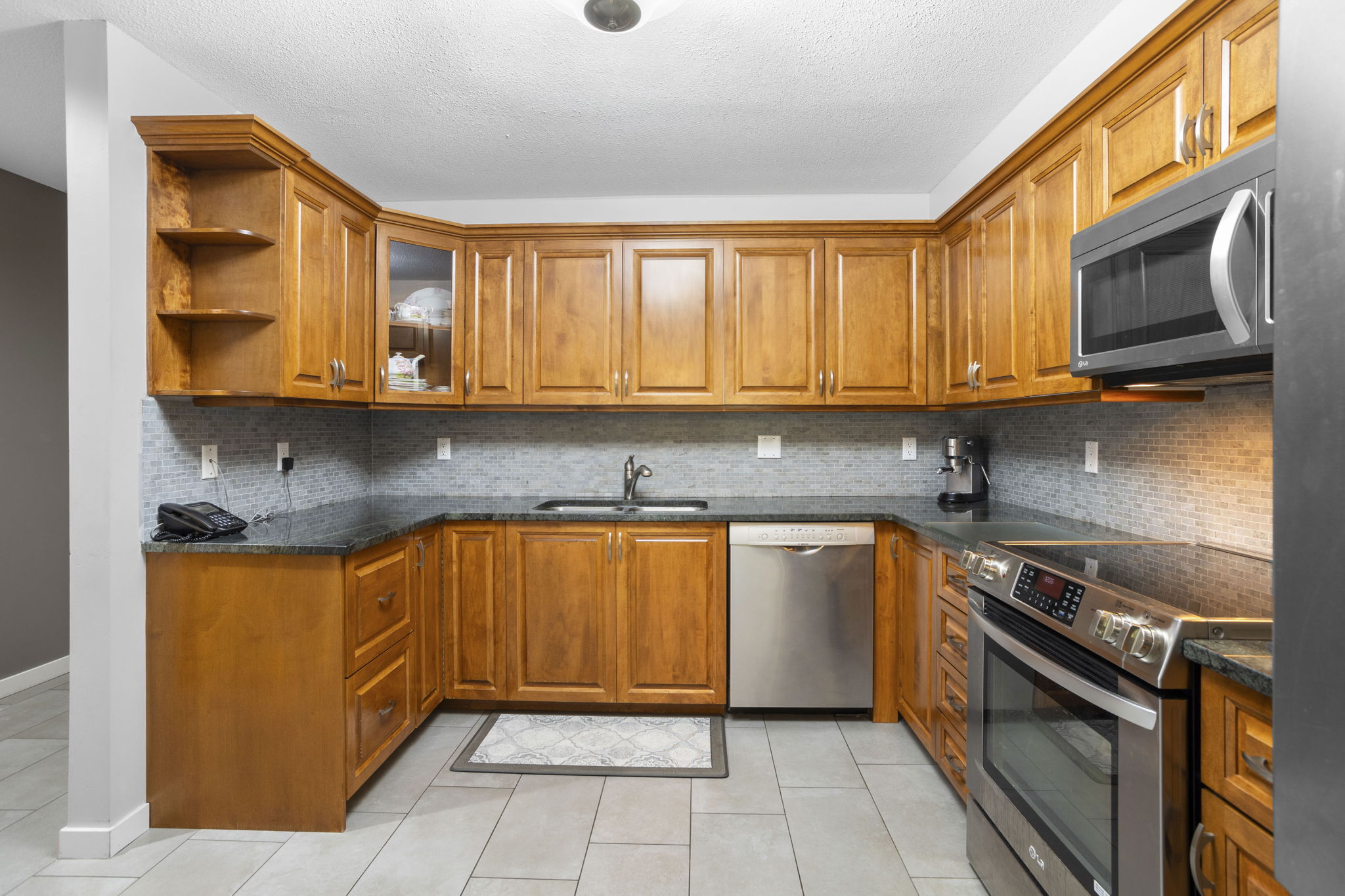 407 6737 STATION HILL COURT 13