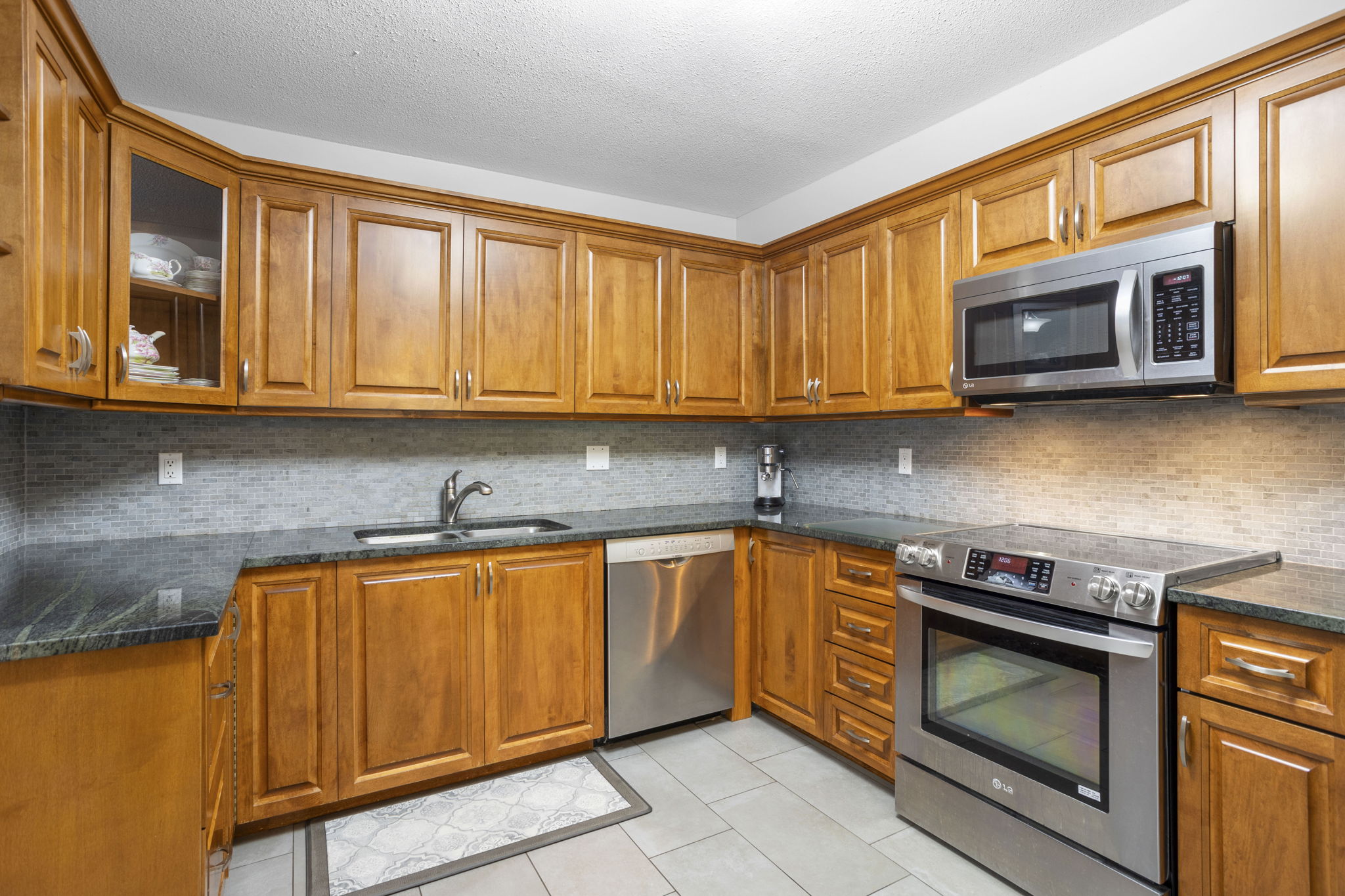 407 6737 STATION HILL COURT 14