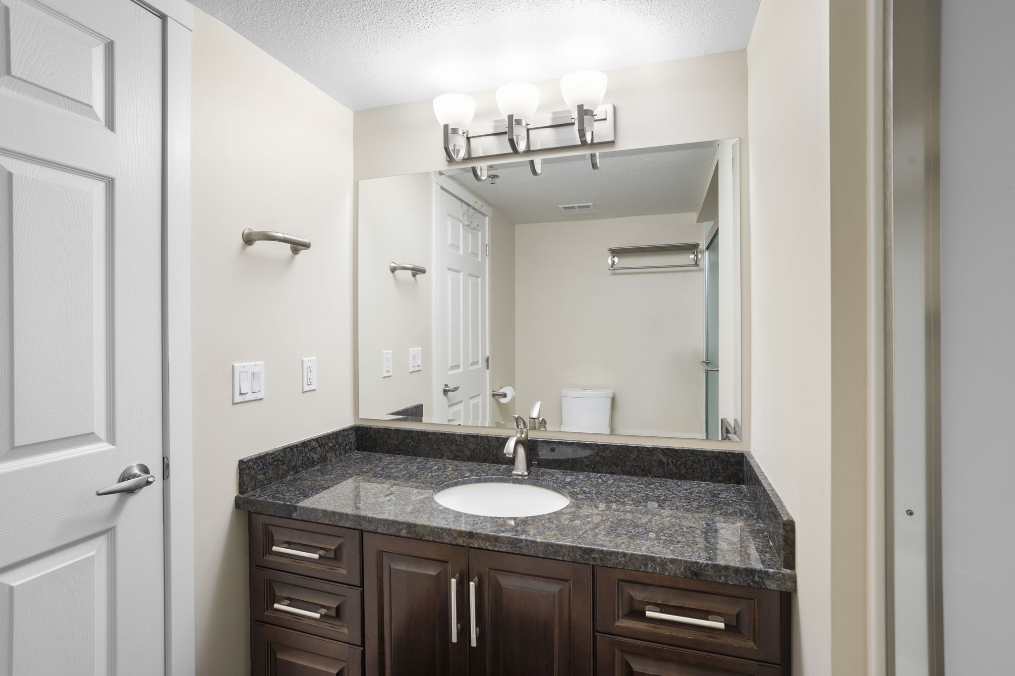 407 6737 STATION HILL COURT 21