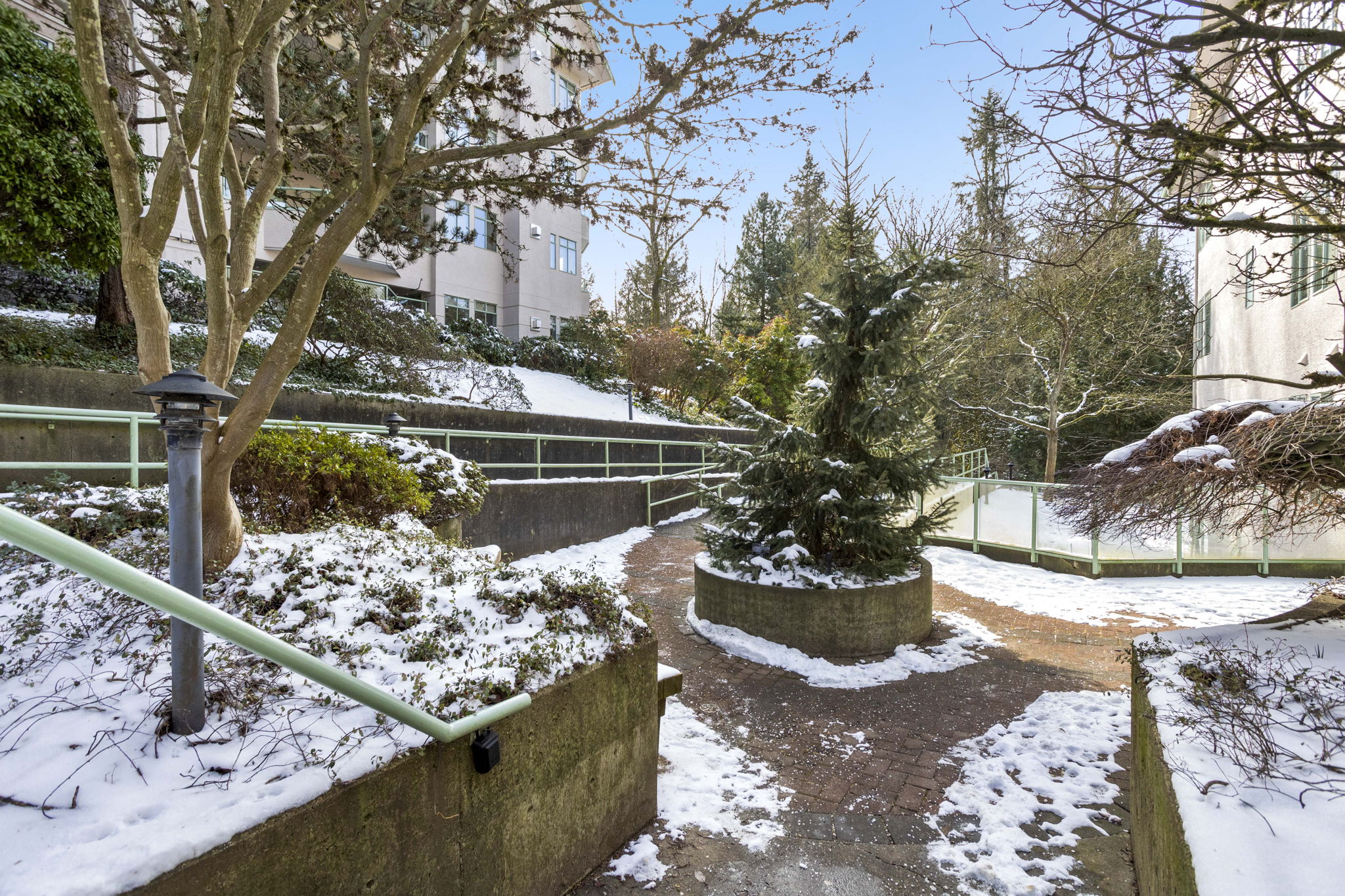 407 6737 STATION HILL COURT 32