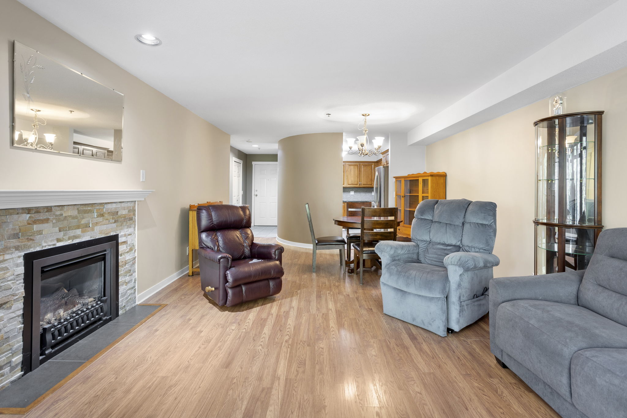 407 6737 STATION HILL COURT 8