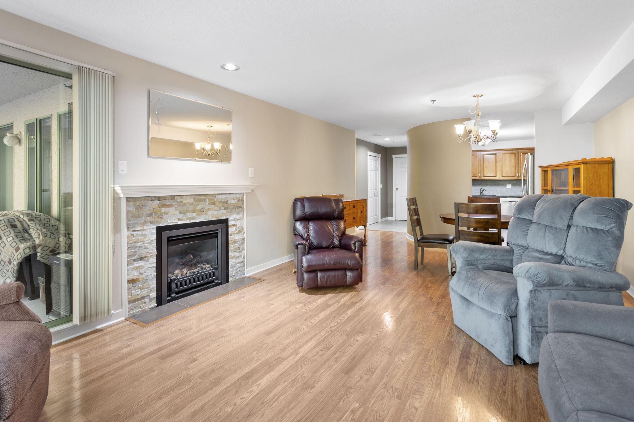 407 6737 STATION HILL COURT 9
